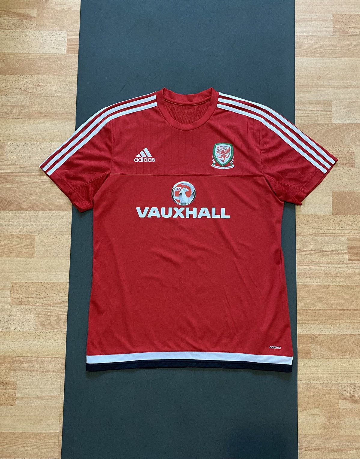 Adidas Wales Team Training Jersey Football SHirt Red Adidas Mens L Size US L / EU 52-54 / 3 - 1 Thumbnail