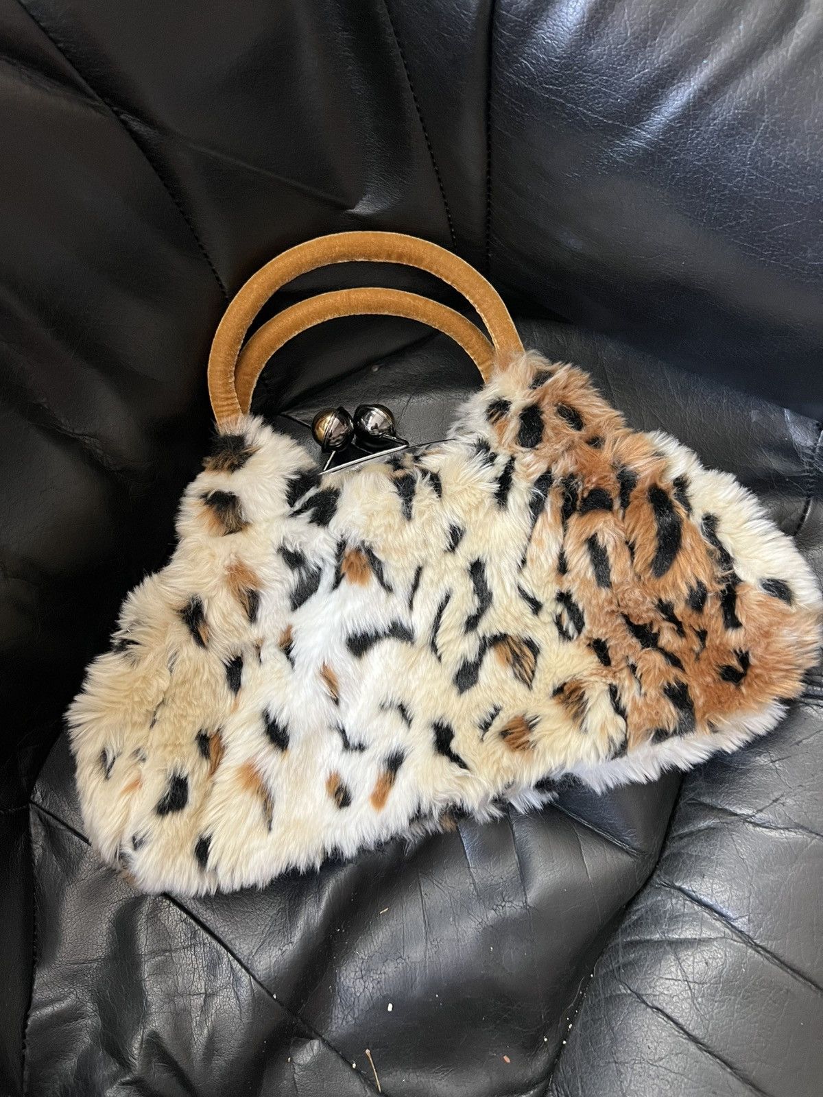 Vintage Vintage furry handbag with leopard pattern Y2K faux fur bag Size ONE SIZE - 4 Thumbnail
