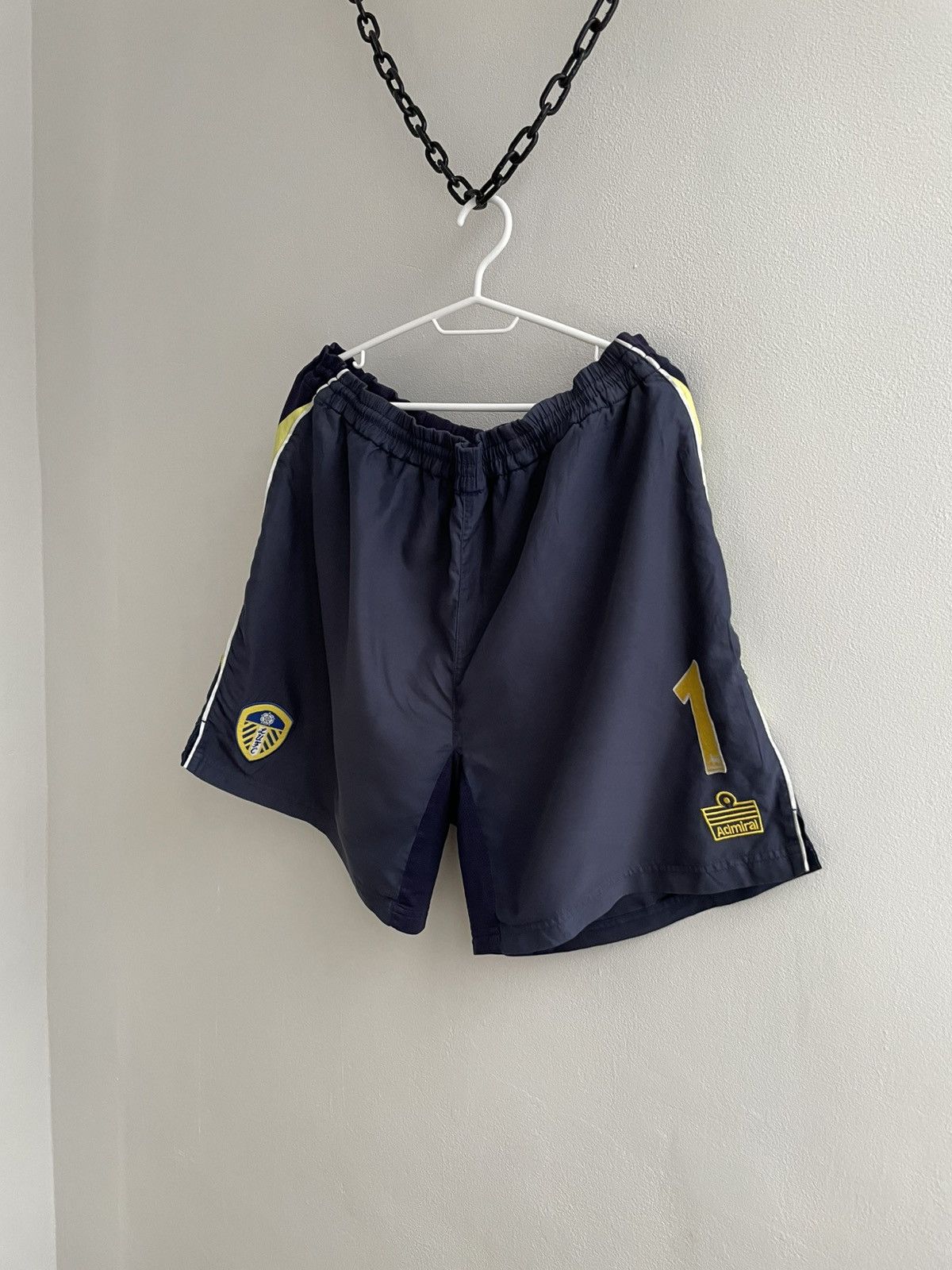 Vintage LEEDS UNITED 2005 2006 GOALKE FOOTBALL SHORTS JERSEY ADMIRAL Size US 36 / EU 52 - 2 Thumbnail