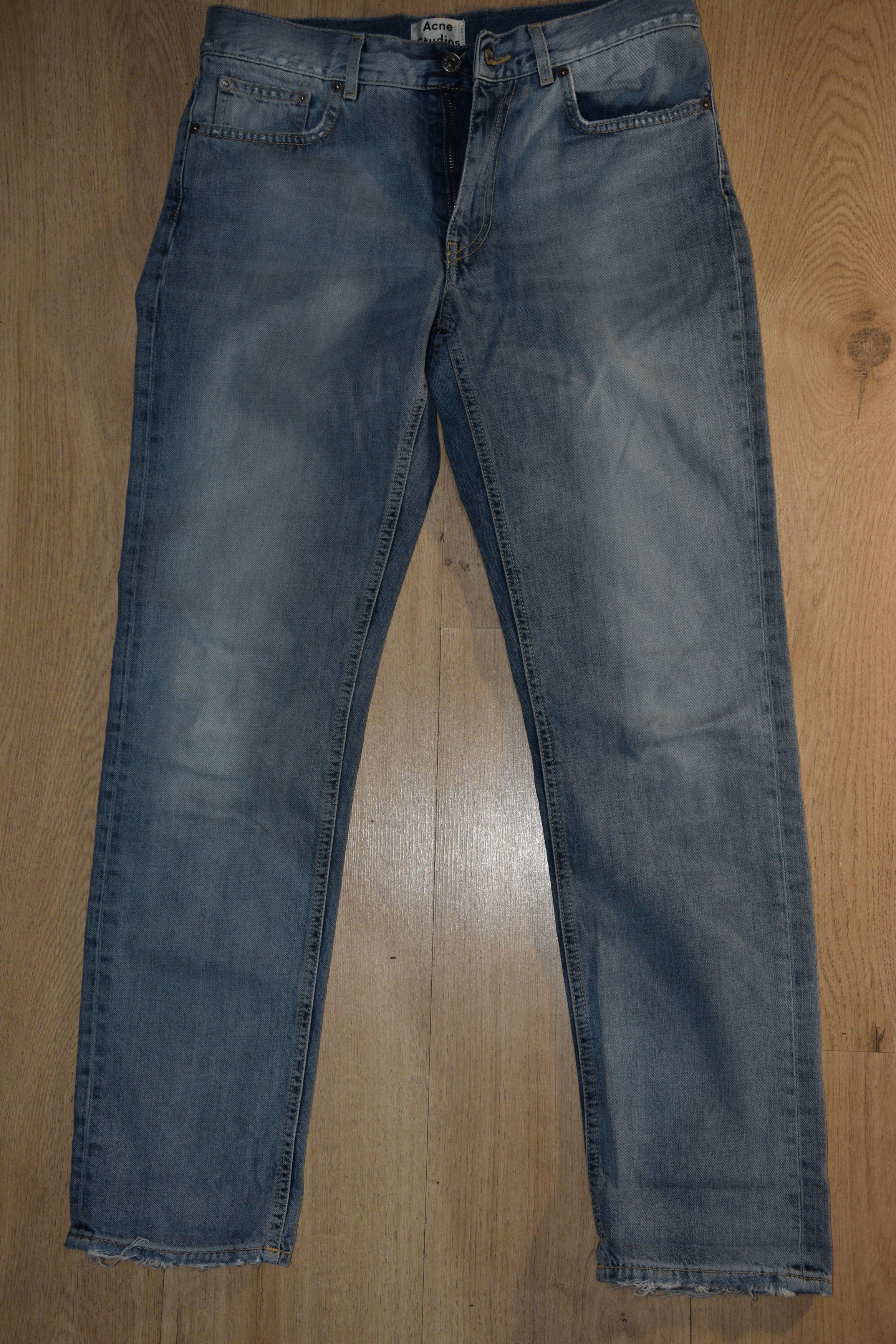 Acne Studios Acne Studios Water Jeans Size 26/32 Raw Hem Light Wash Size 28" / US 6 / IT 42 - 1 Thumbnail