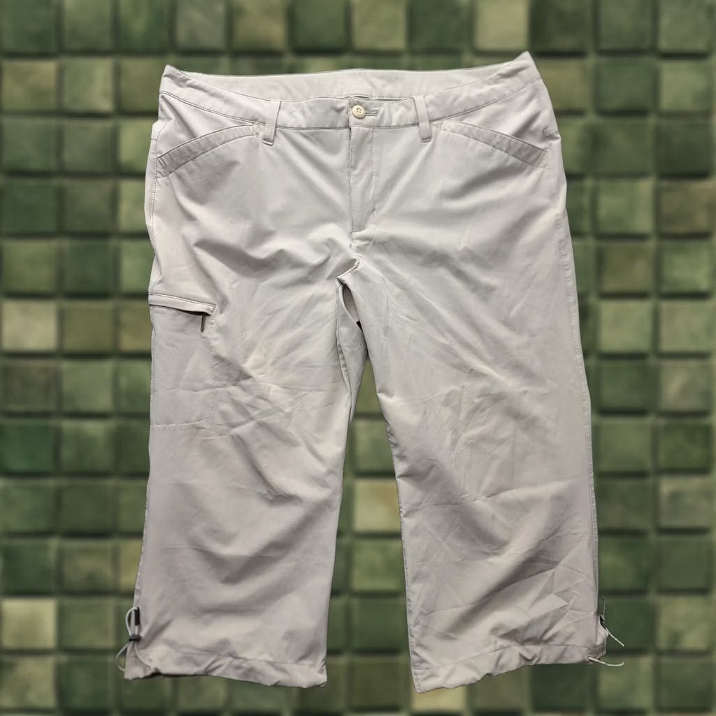 Eddie Bauer Eddie Bauer Travex Capris Womens 16 Regular Fit First Ascent Cargo Hiking Capris Gray Polyester Spandex Size ONE SIZE - 1 Thumbnail