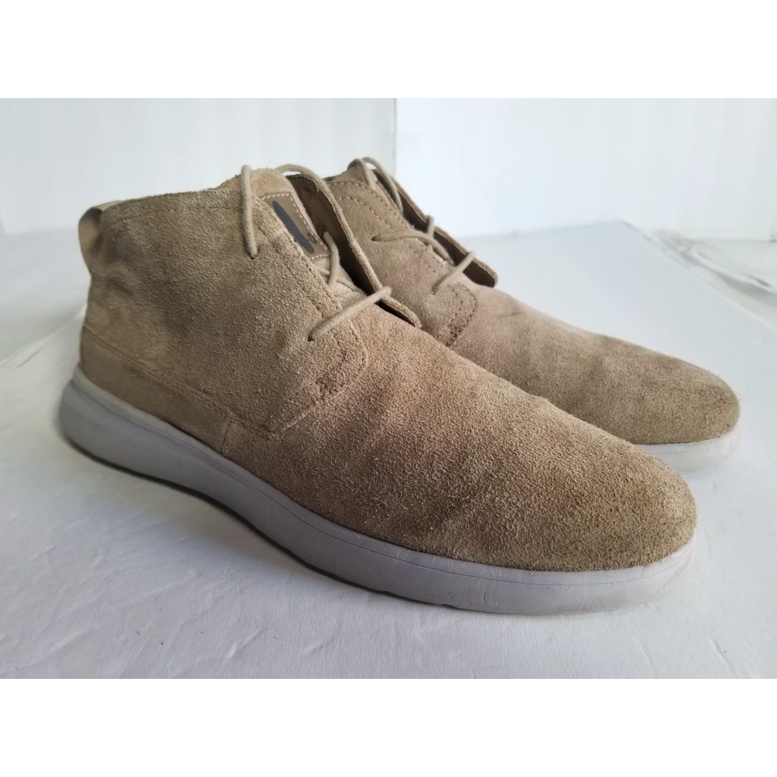 johnnie-O johnnie-O The Chill Chukka Boots Mens 10 M Beige Suede Casual Boots Men Beige Suede Casual The Chill Chukka Size US 10 / EU 43 - 2 Thumbnail