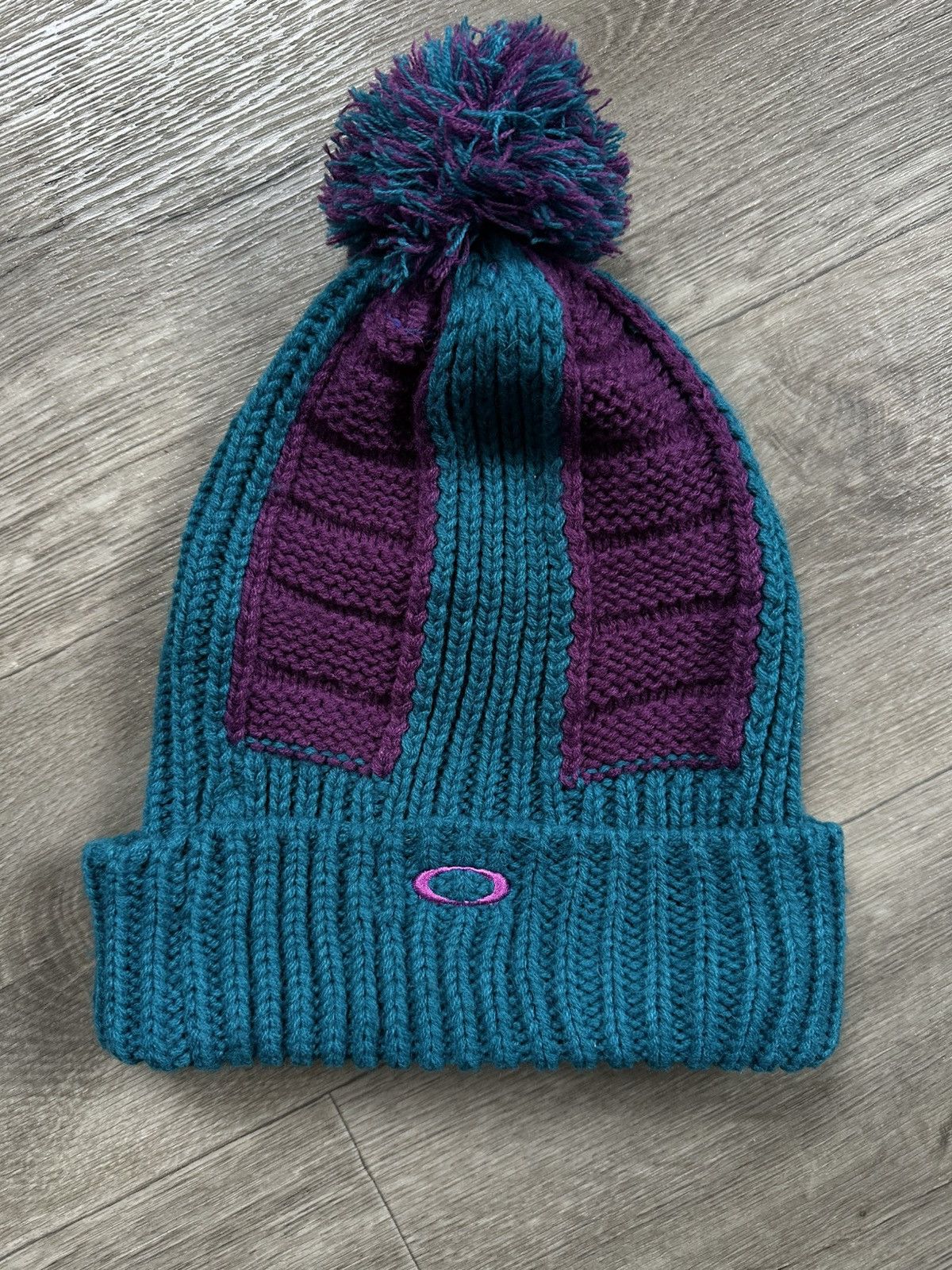 Oakley 🫧OAKLEY VINTAGE BEANIE POM POM HAT TEAL PURPLE SKI SNOW Size ONE SIZE - 4 Thumbnail