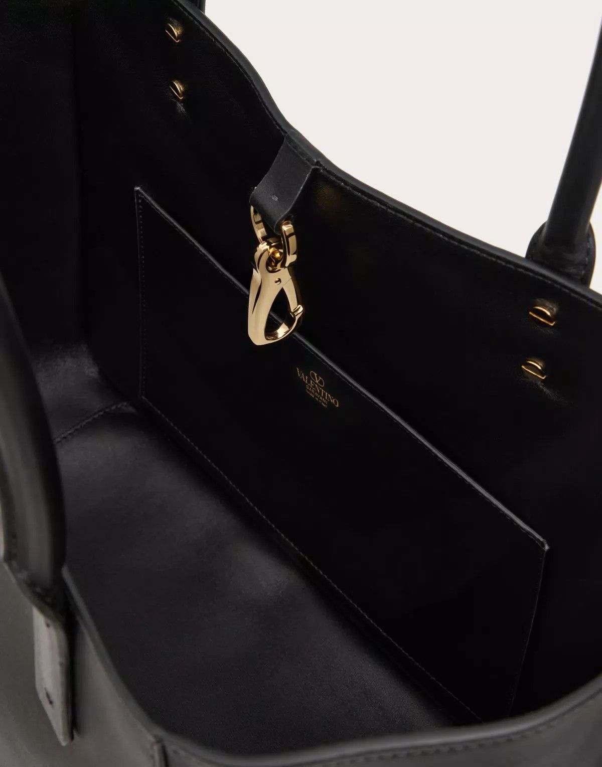 Valentino oc11z0725 Size:OS/Shopping Bag In Nappa Calfskin in Black Size ONE SIZE - 6 Thumbnail