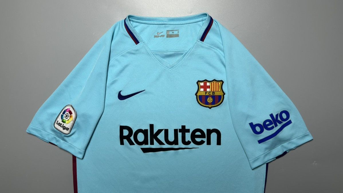 Nike BARCELONA NIKE 2017/2018 FOOTBALL AWAY JERSEY #10 MESSI Size US M / EU 48-50 / 2 - 3 Thumbnail
