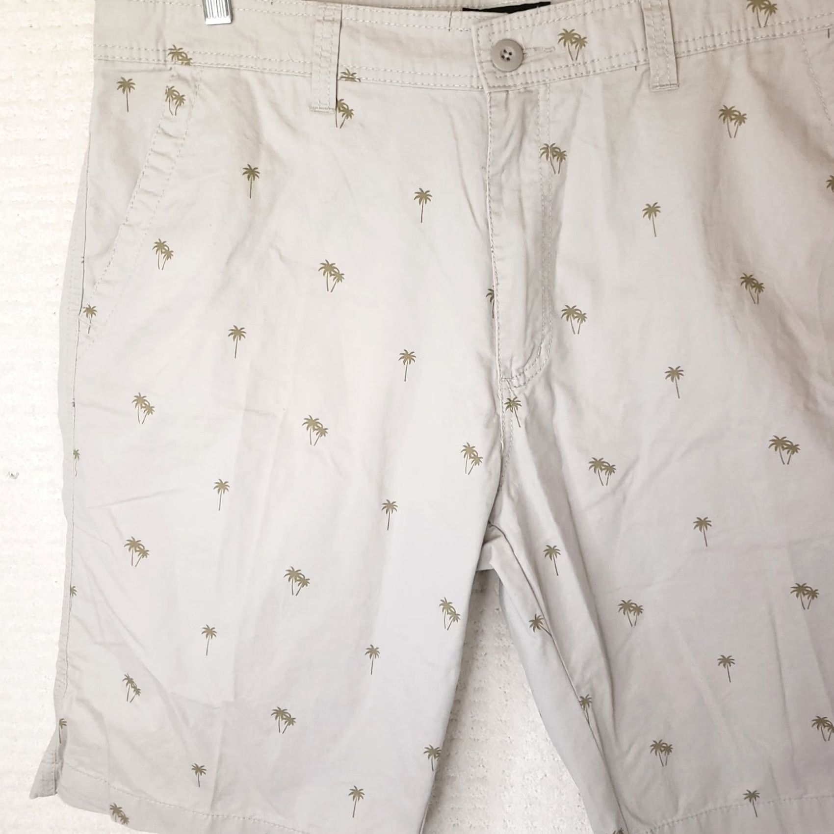 Vintage Cargo Supplies Mens Shorts 38 Beige Palm Tree Pattern Flat Front Button Closure Cargo Size US 38 / EU 54 - 2 Thumbnail