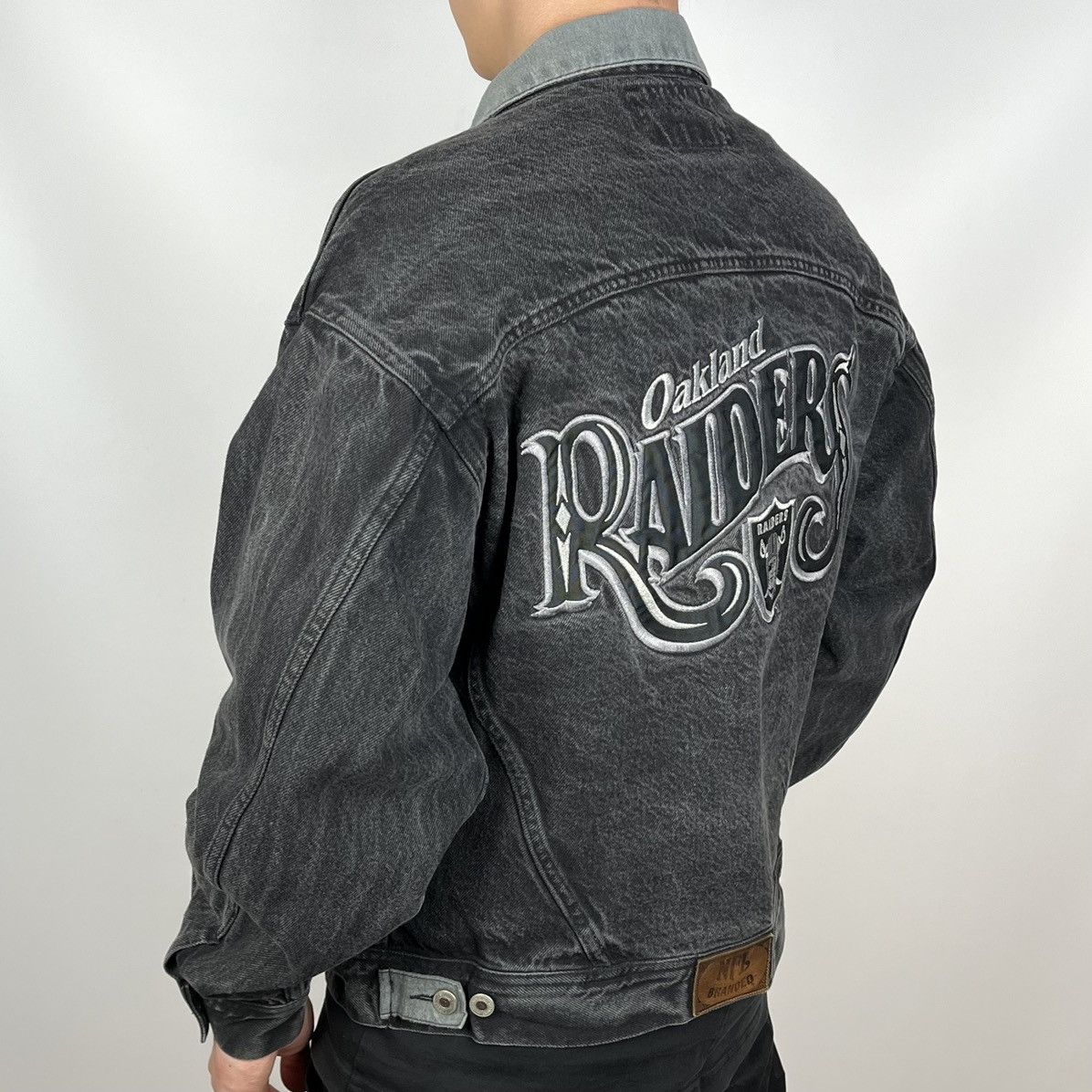 NFL Vintage Oakland Raiders NFL rare big logo denim jacket 90’s Size US M / EU 48-50 / 2 - 14 Thumbnail