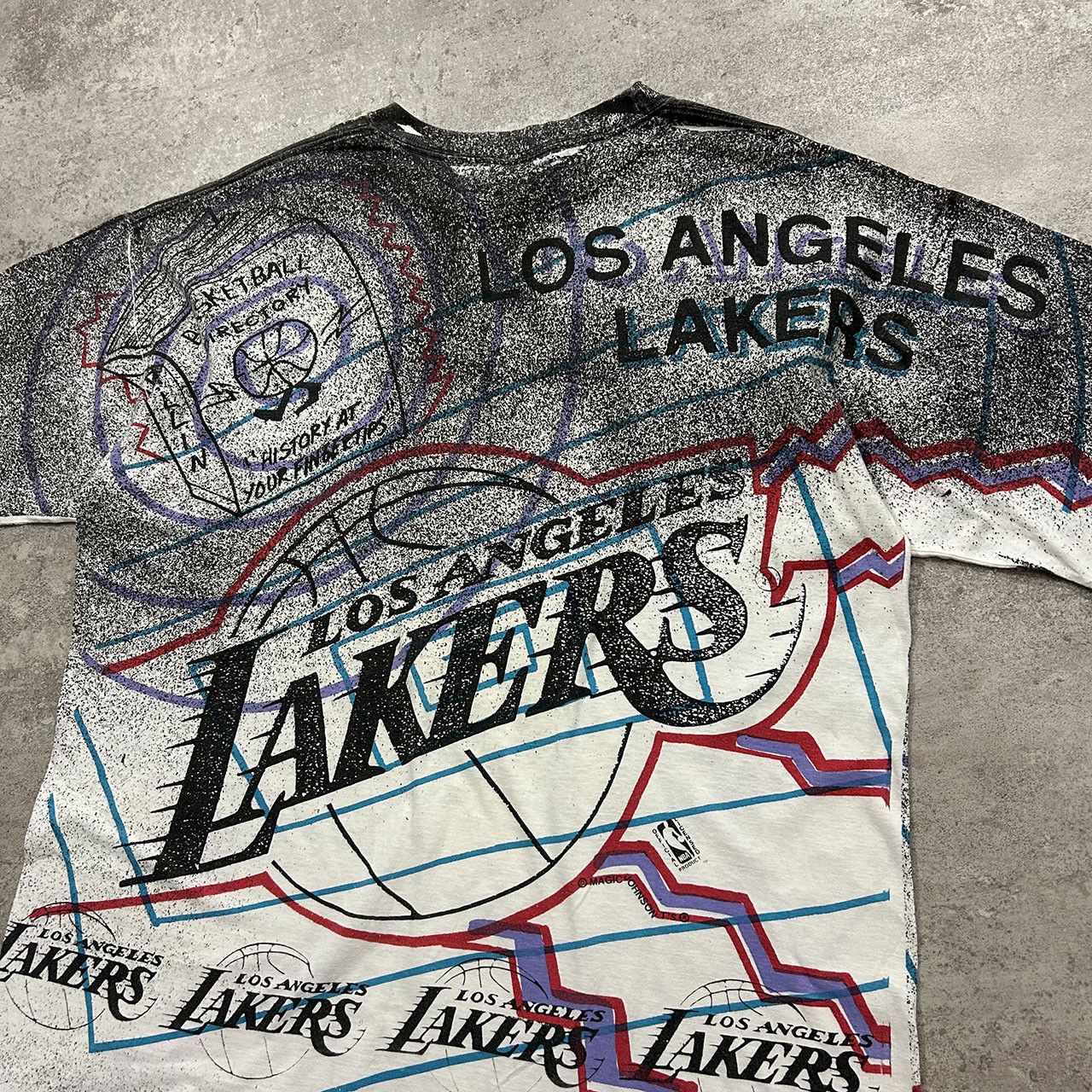 NBA × Vintage MAGIC JOHNSON Los Angeles Lakers ALL OVER PRINT AOP T-SHIRT Size US XL / EU 56 / 4 - 4 Thumbnail