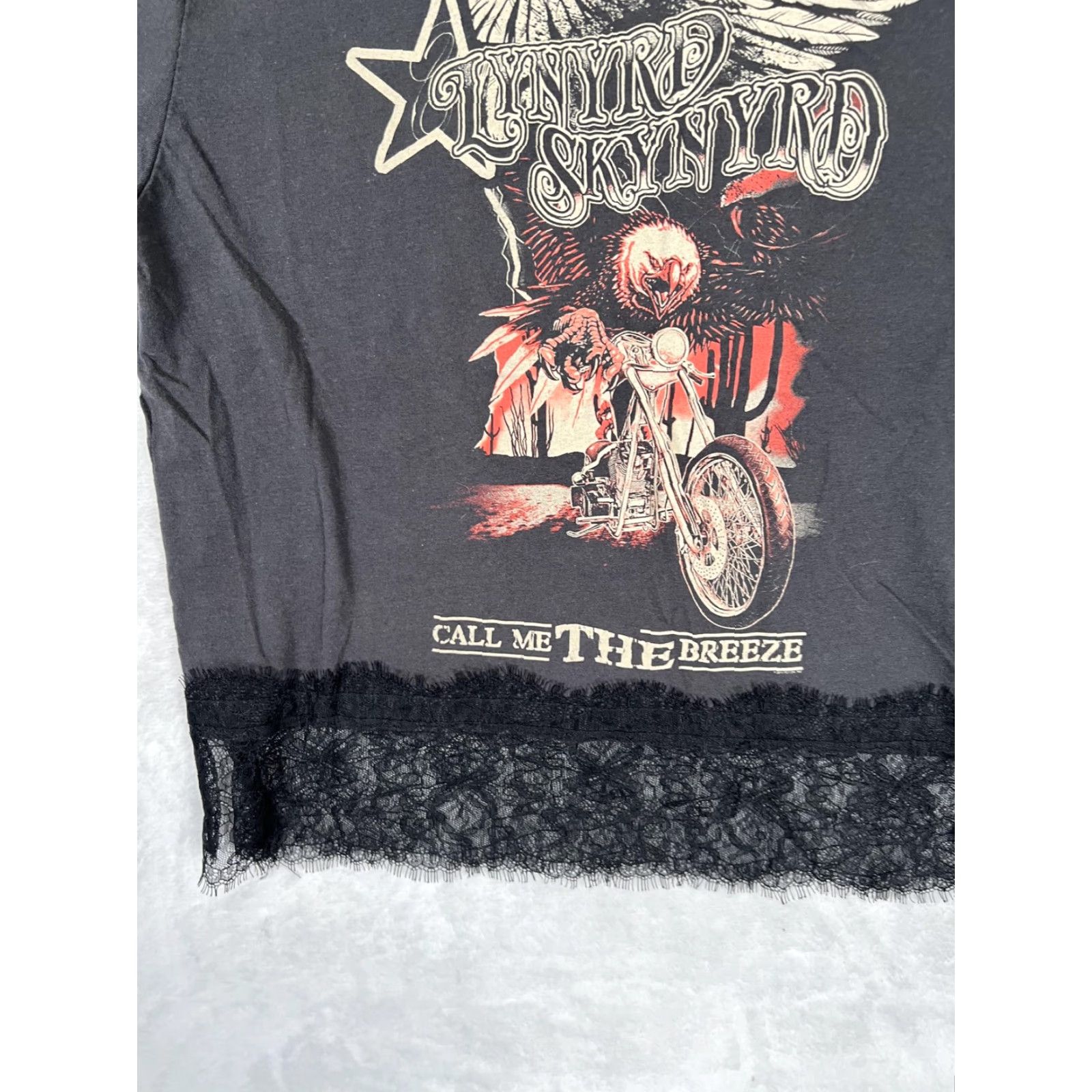 Vintage Lynyrd Skynyrd T-Shirt Women's Medium Black Call Me The Breeze Lace Crop Band Shirt Womens M Crew Neck Short Sleeve Cropped Graphic Rock Casual Size M / US 6-8 / IT 42-44 - 3 Thumbnail