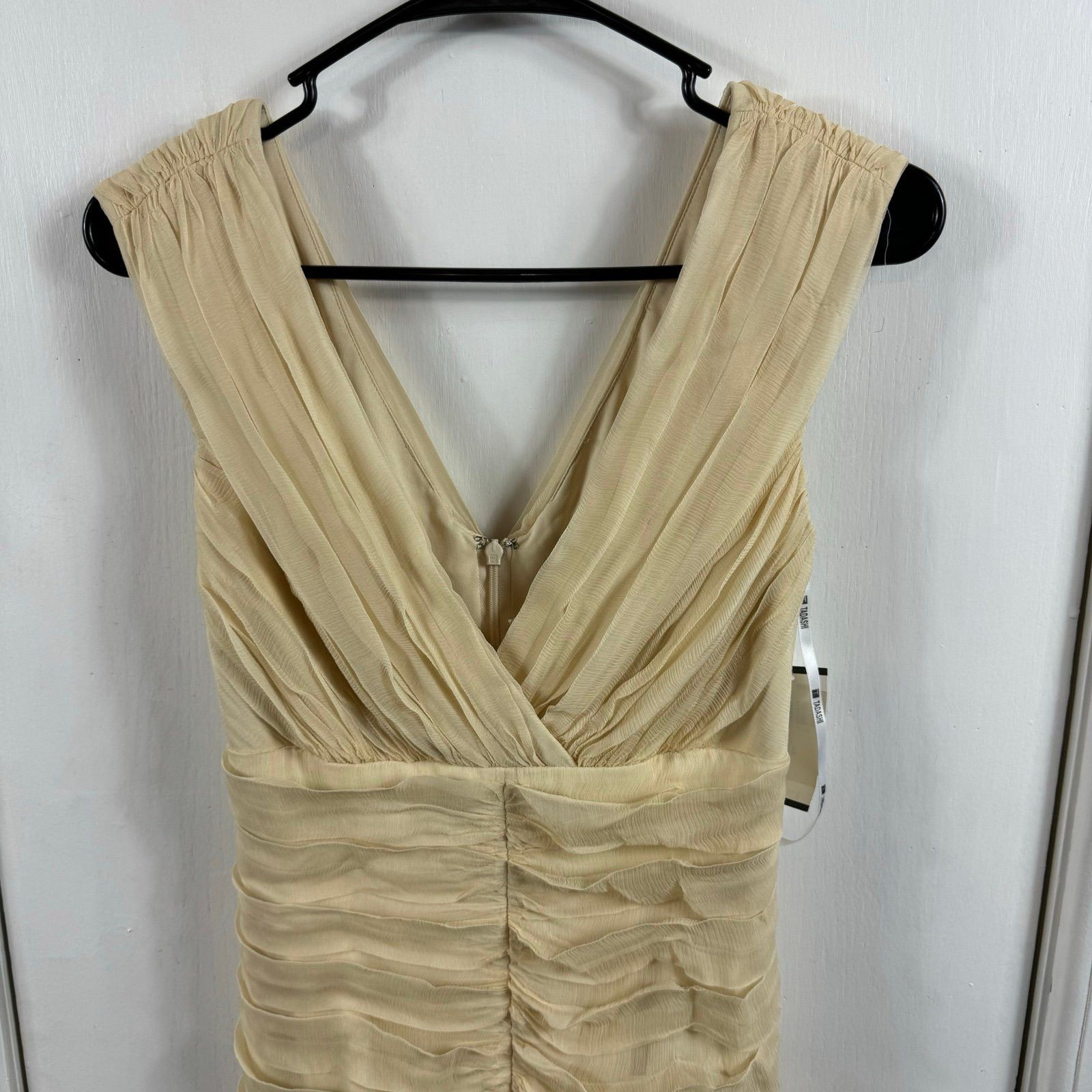 Tadashi Shoji TADASHI SHOJI VINTAGE CREAM SILK RUCHED BODYCON DRESS Size XS / US 0-2 / IT 36-38 - 2 Thumbnail
