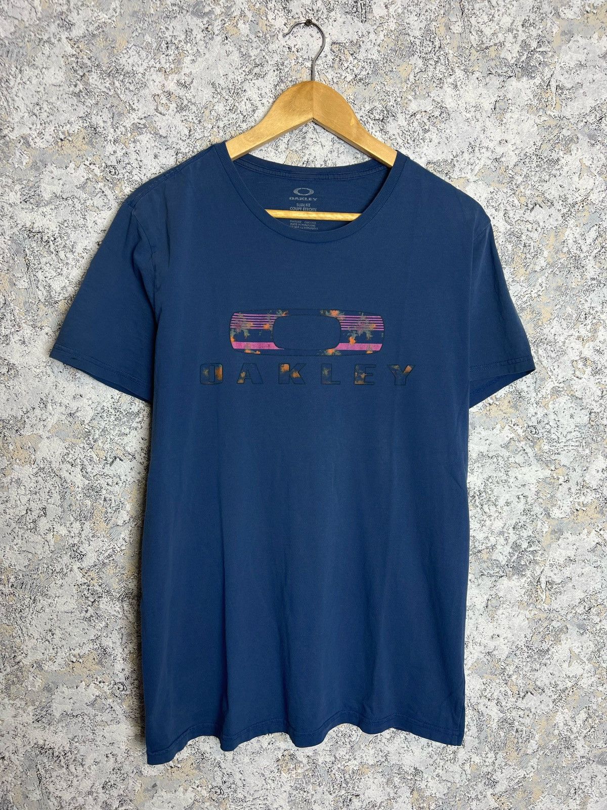 Oakley × Vintage 🏄‍♂️ Vintage Oakley Retro Surfing Rare T-Shirt USA Size US XL / EU 56 / 4 - 1 Thumbnail