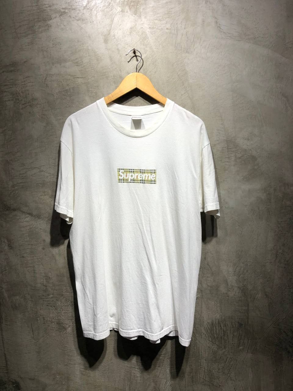 Burberry × Supreme Supreme X Burberry Box Logo tee Size US L / EU 52-54 / 3 - 1 Thumbnail