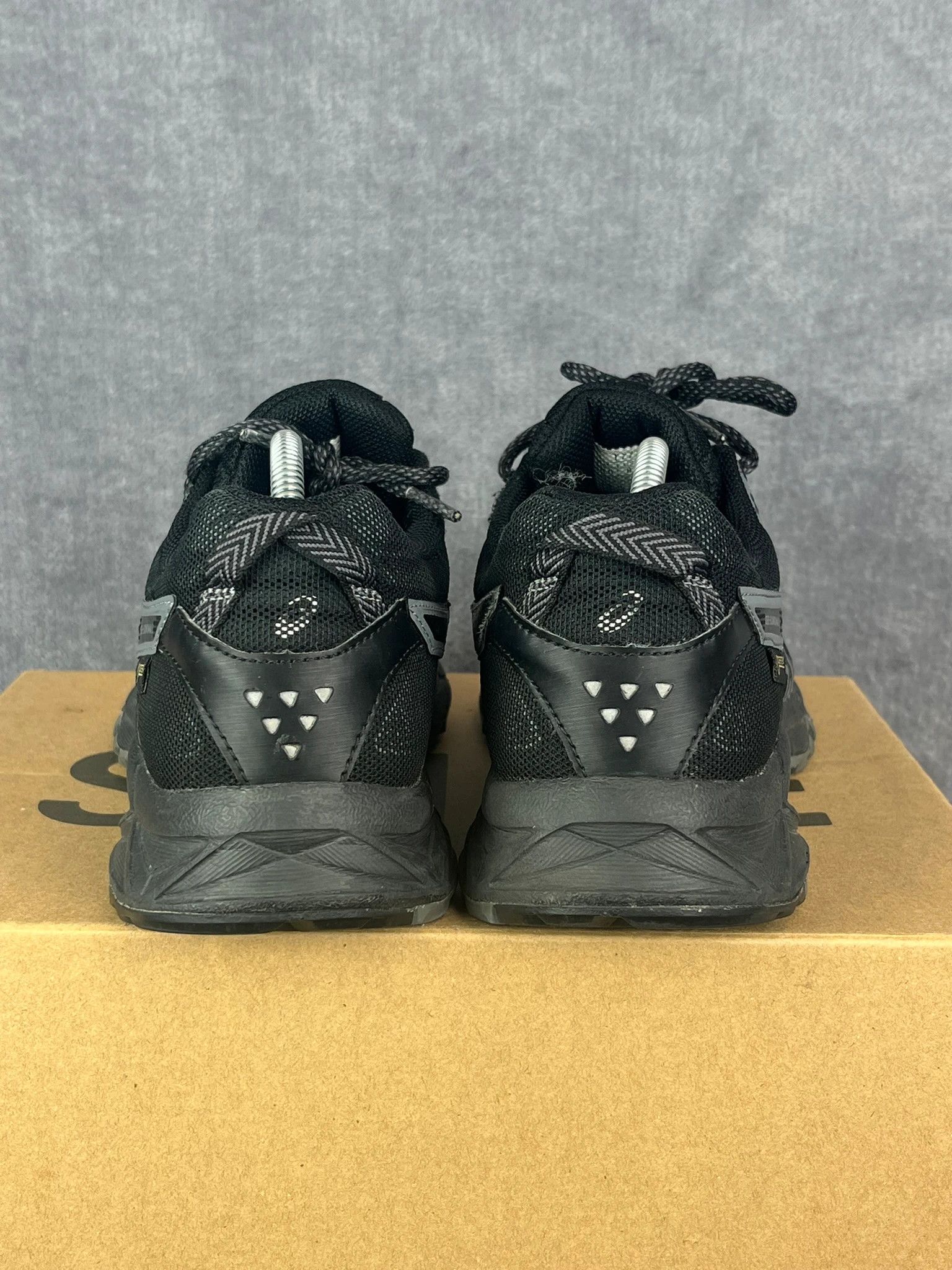 Asics Asics black sneakers retro running Size US 6.5 / EU 39-40 - 4 Thumbnail