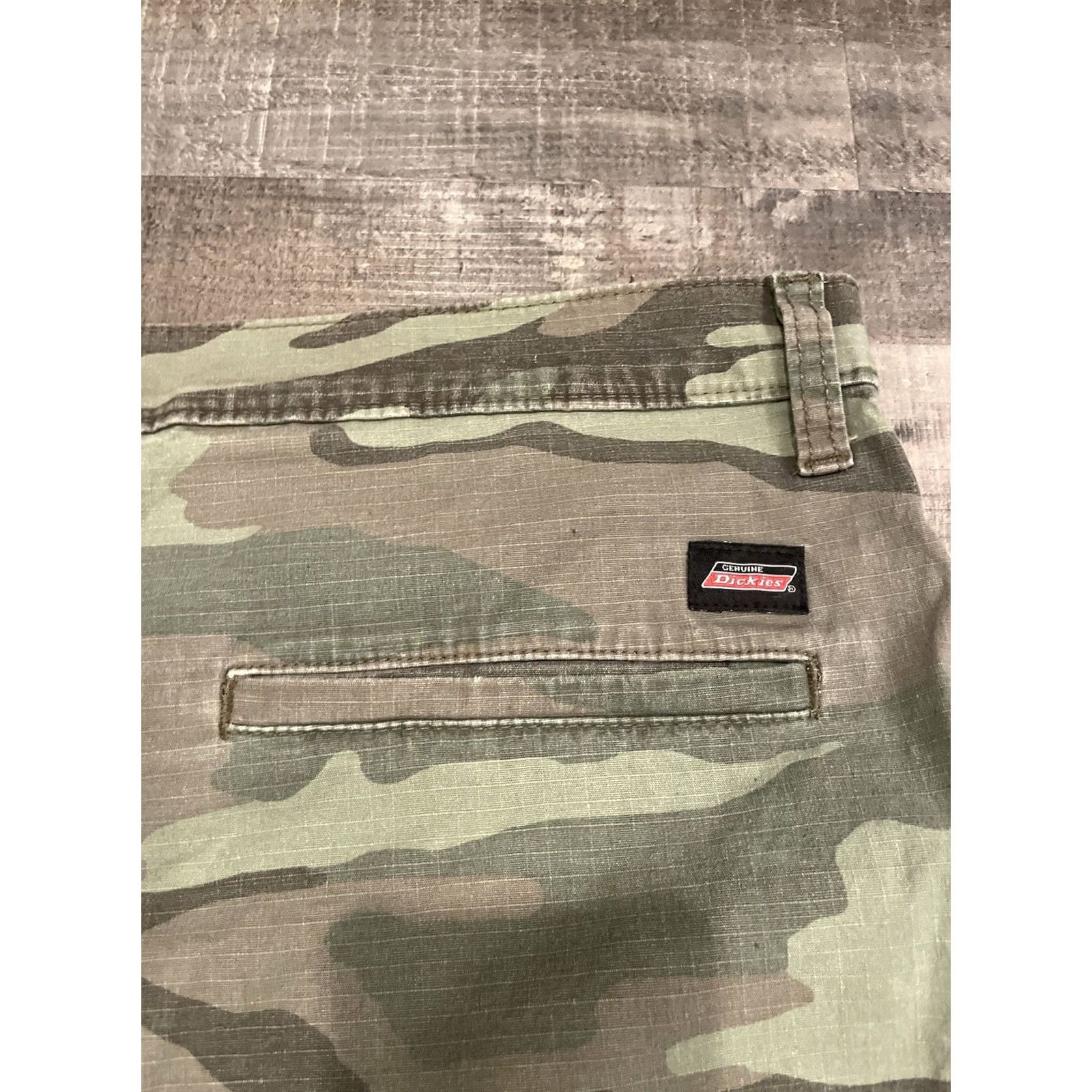 Dickies VINTAGE Dickies Cargo Shorts Size 40 Men Khaki Green 10” Short Retro Belt Loops Beige Green Size US 40 / EU 56 - 4 Thumbnail