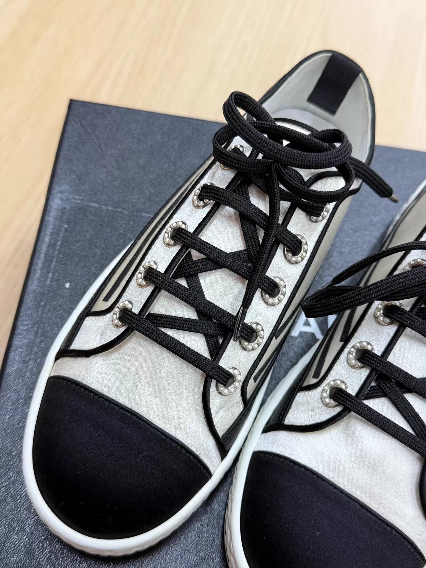 Chanel Chanel Black & White Pearl Flat Sneaker 37 Size US 6.5 / IT 36.5 - 3 Thumbnail