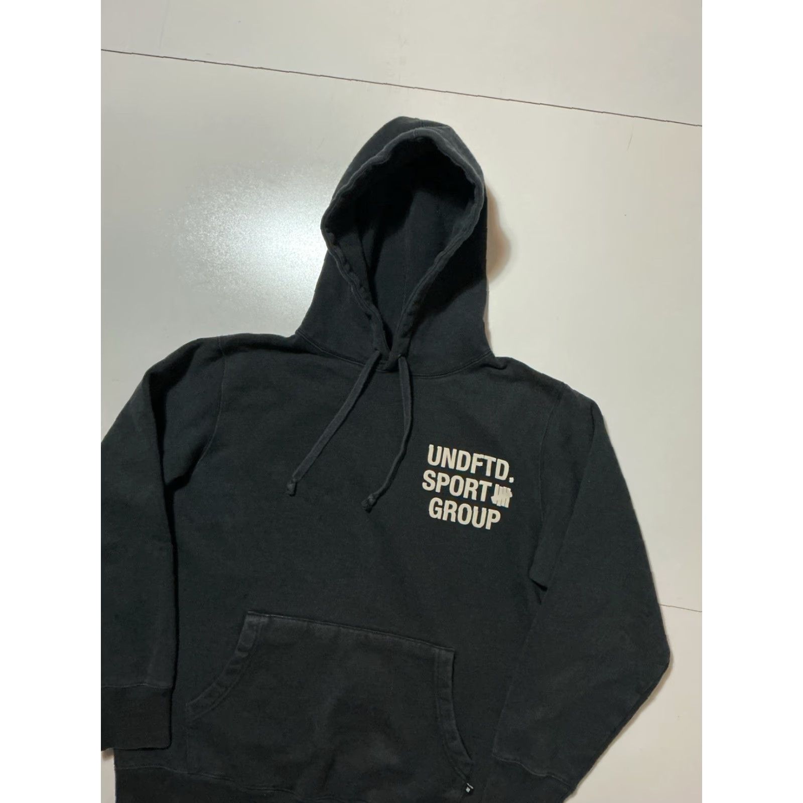 Undefeated VINTAGE UNDFTD Undefeated Five Strike Classic Sport Group Black Pullover Hoodie M Mens Black Sports Pullover Hoodie 90s Size US M / EU 48-50 / 2 - 4 Thumbnail