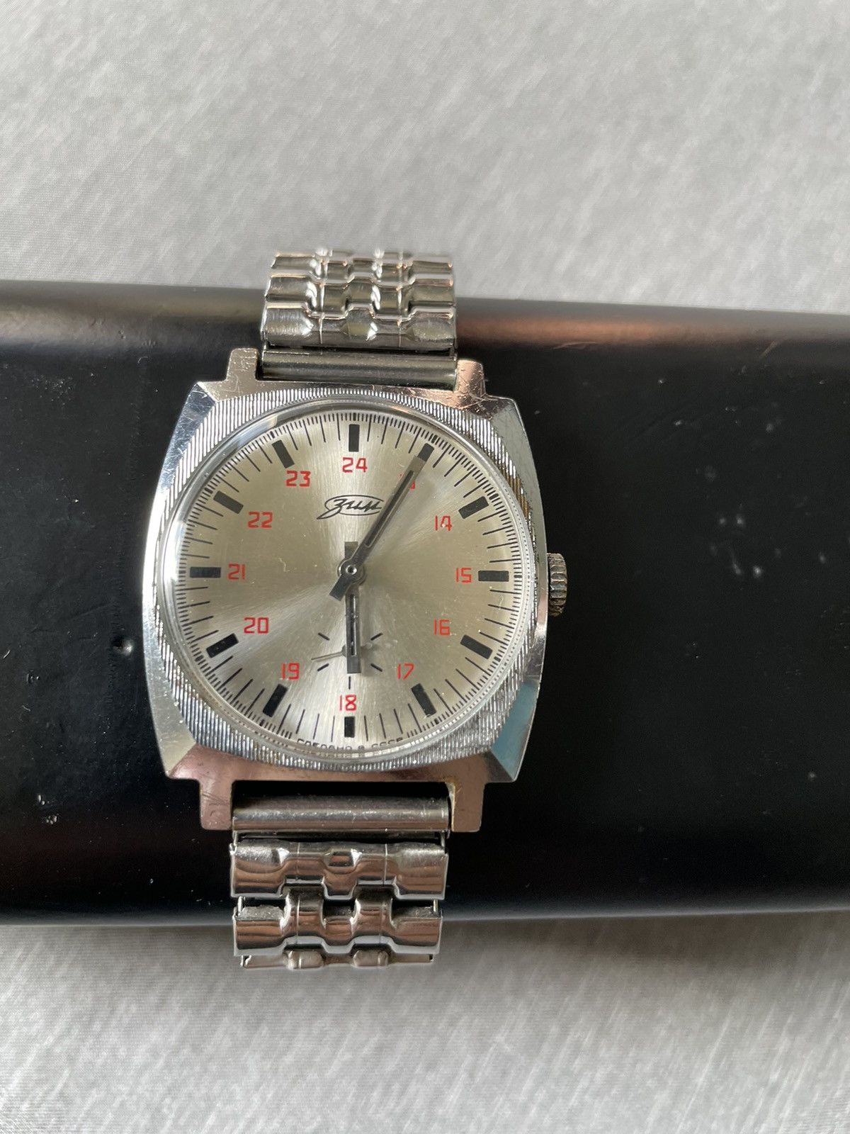 Vintage Vintage 70s ZiM USSR Soviet 15 Jewels Wristwatch 35mm Size ONE SIZE - 2 Thumbnail