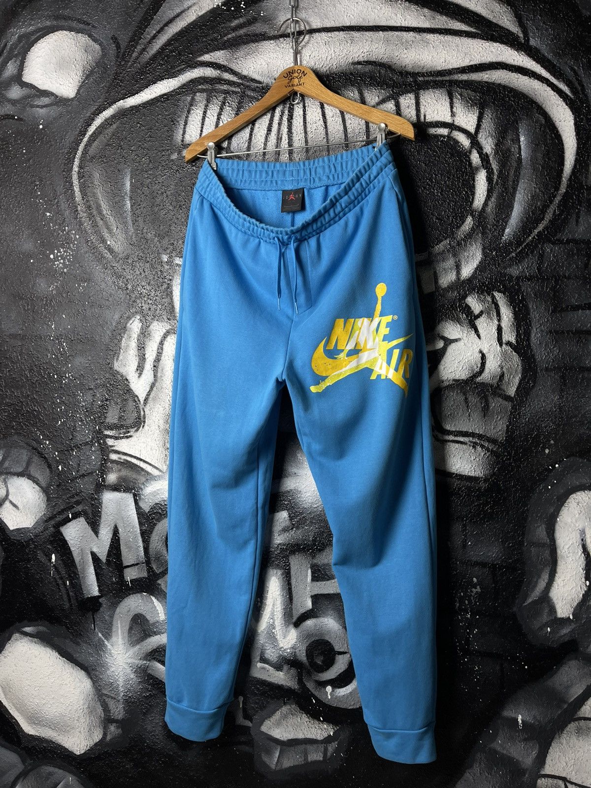 Jordan Brand Air Jordan Jumpman Men’s Joggers Size M Size US 32 / EU 48 - 1 Thumbnail