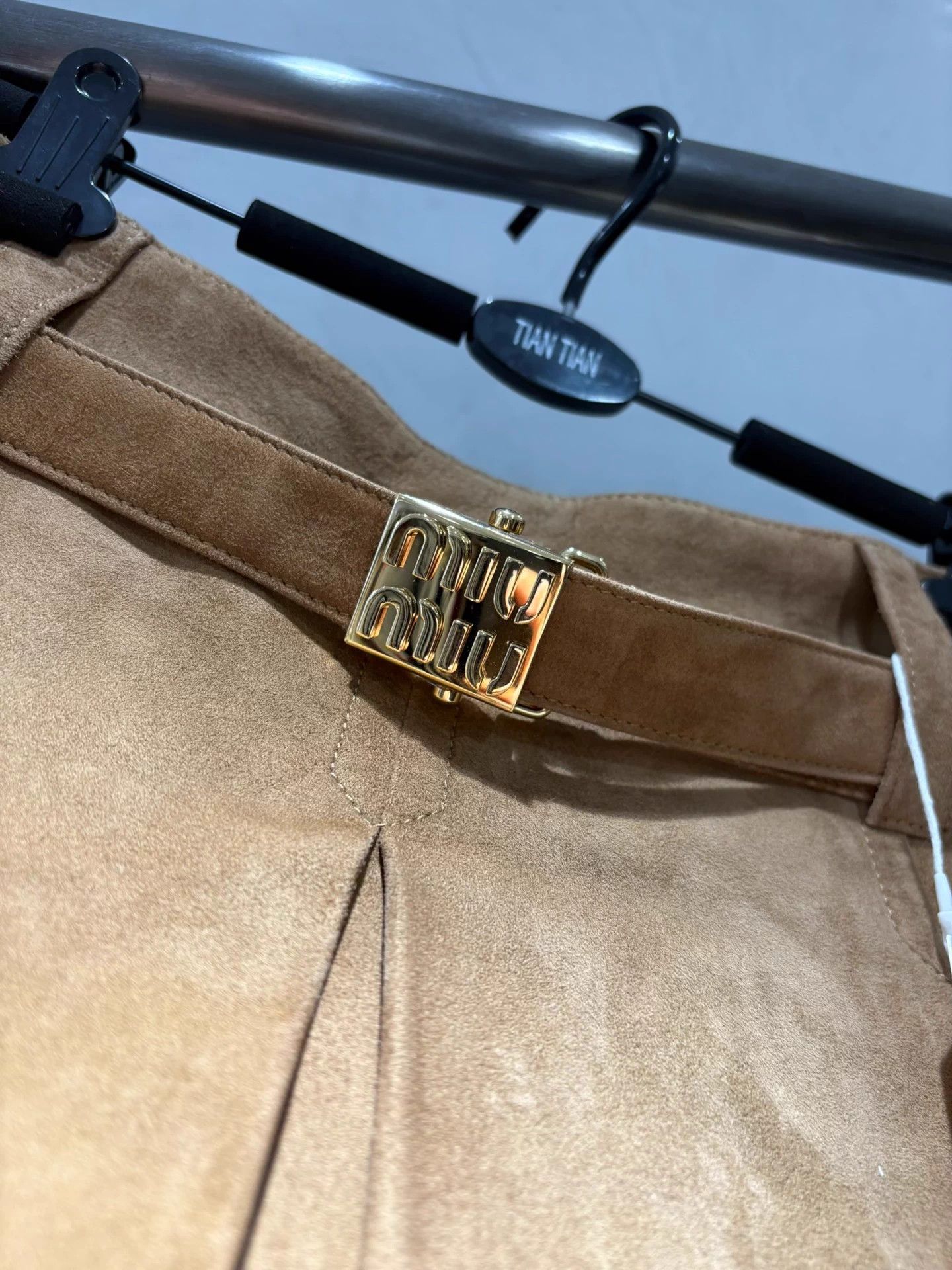 Miu Miu Miu Miu 24 New low-rise soft suede camel skirt 38 Size 26" / US 2 / IT 38 - 3 Thumbnail