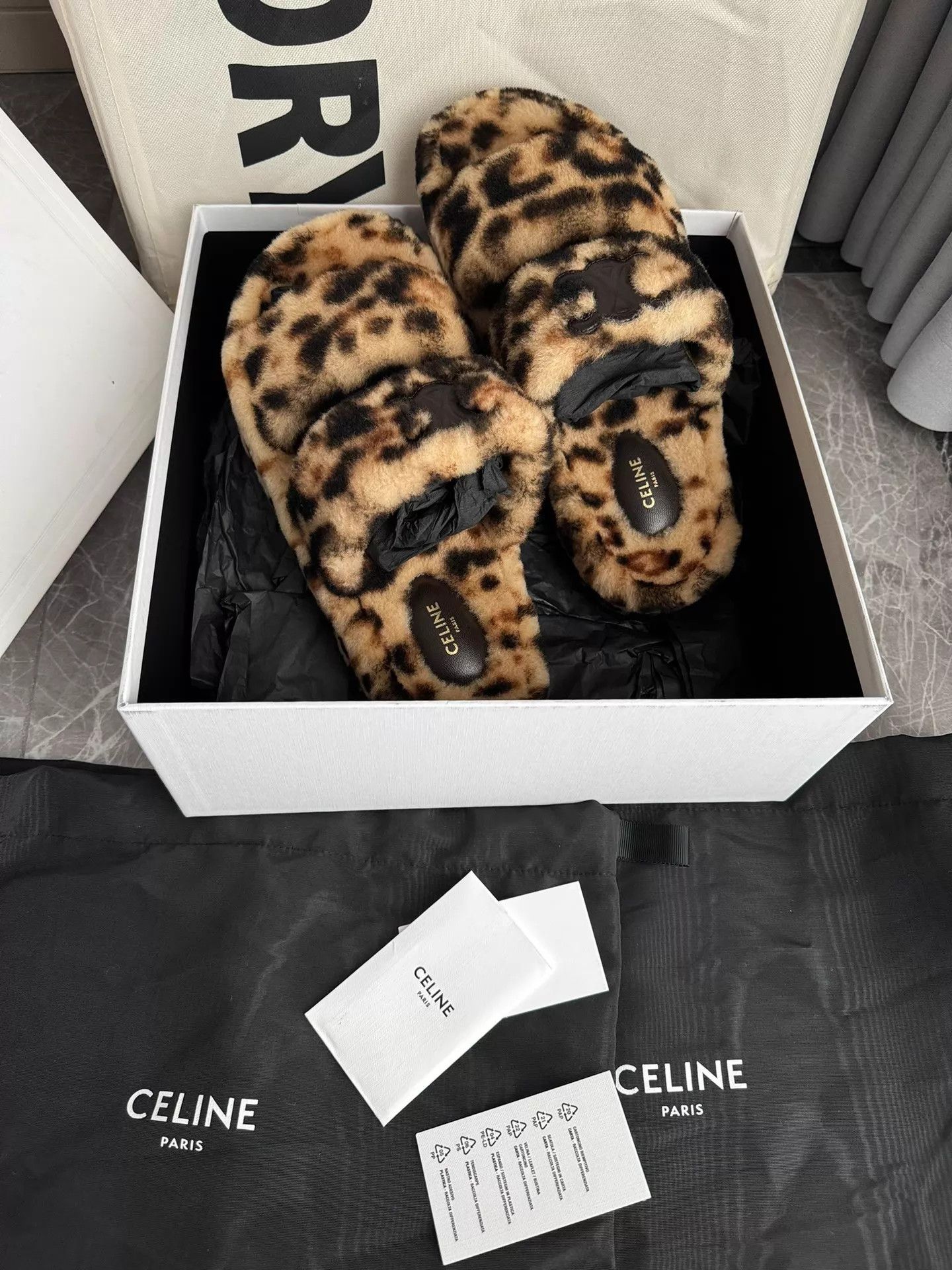 Celine Celine Leopard Print Triomphe Wool Slippers 39 EU Size US 8.5 / IT 38.5 - 8 Thumbnail