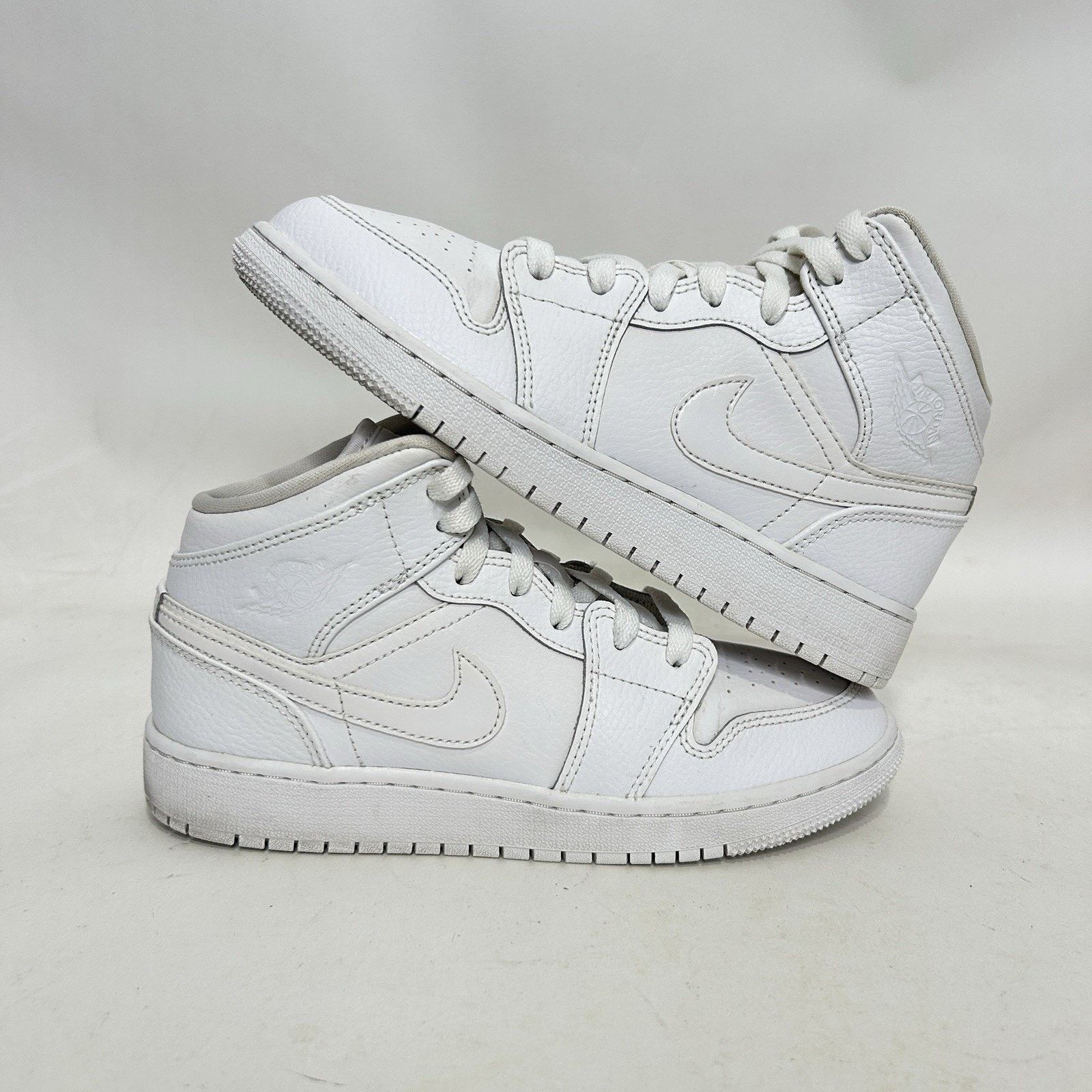 Jordan Brand Nike Air Jordan 1 Mid GS “Triple White” Size US 6.5 / IT 36.5 - 1 Thumbnail