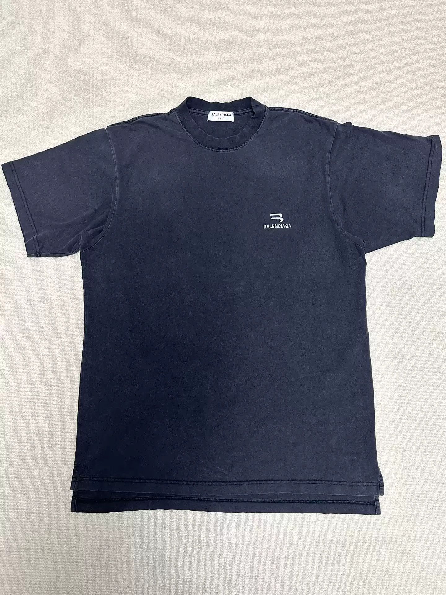 Balenciaga Balenciaga 22fw Distressed SportyB Short Sleeved T-shirt Size US S / EU 44-46 / 1 - 1 Thumbnail