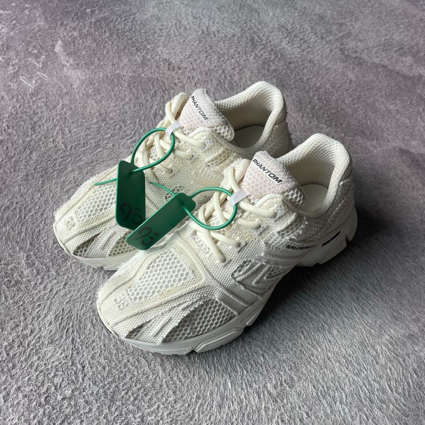 Balenciaga Balenciaga White Lowtop Sneakers 38 Women Size US 7.5 / IT 37.5 - 1 Thumbnail
