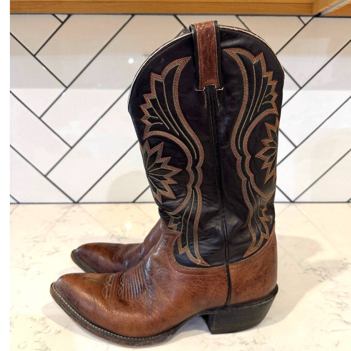 Tony Lama Vintage Tony Lama leather cowboy boots two-toned size 8EE Size US 8 / EU 41 - 2 Thumbnail