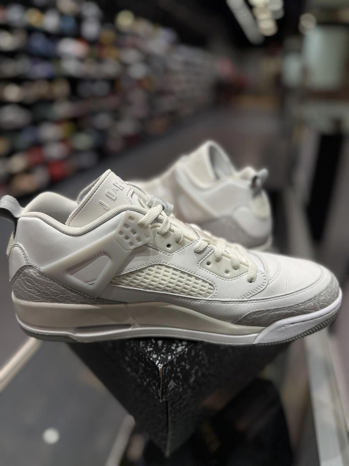 Nike Nike Jordan Spizike Low Summit White Metallic Silver Size 13 Size US 13 / EU 46 - 11 Thumbnail
