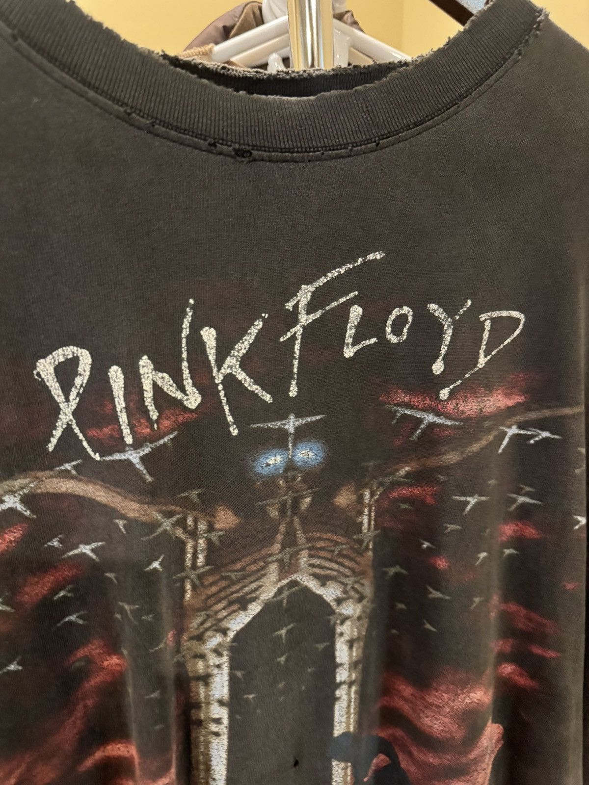 Vintage Pink Floyd “The Wall” Vintage T-Shirt Size US L / EU 52-54 / 3 - 4 Thumbnail