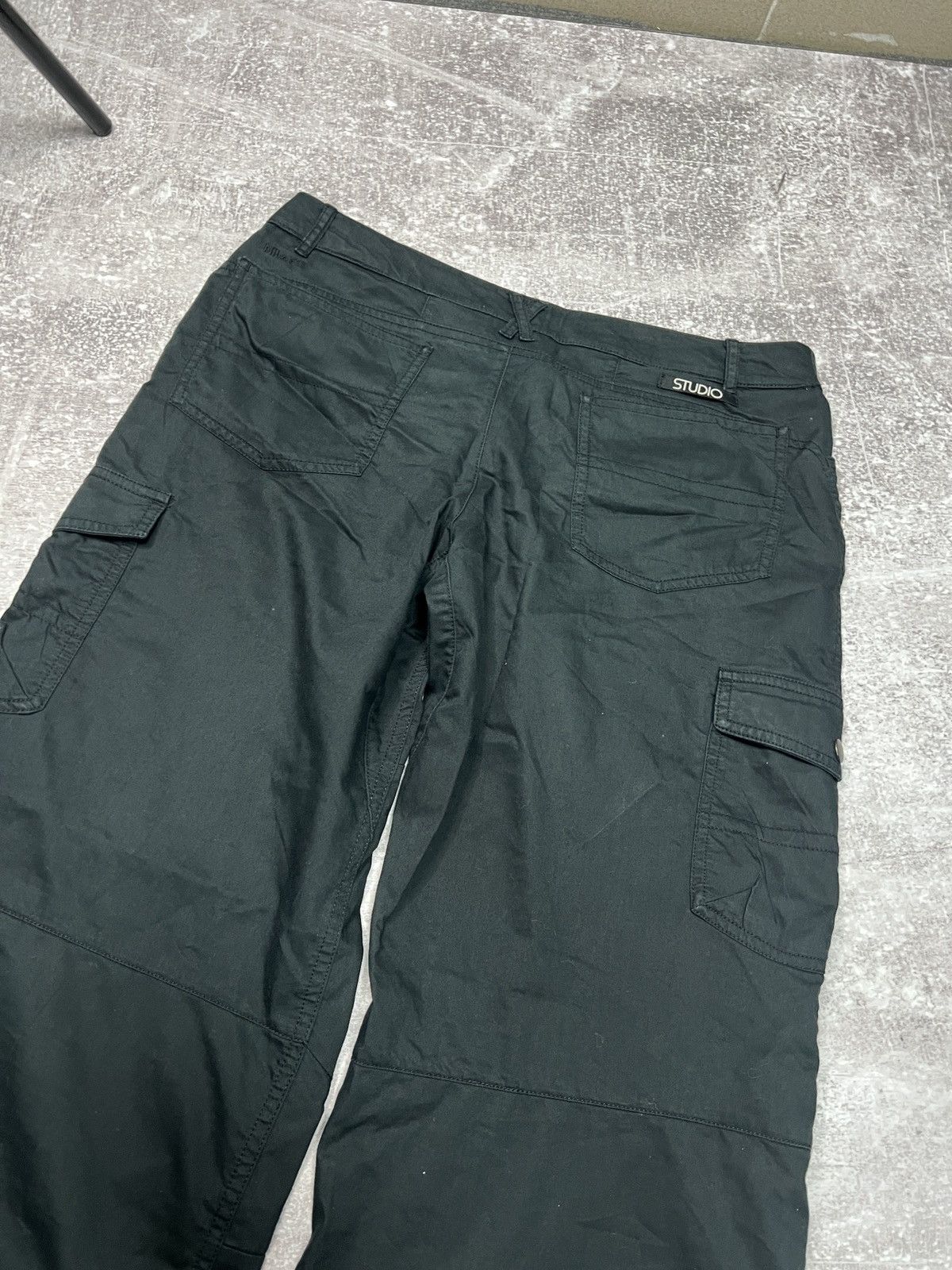 Nike Nike Technical Cargo Pants Black Minimal Swoosh Size US 31 - 8 Thumbnail