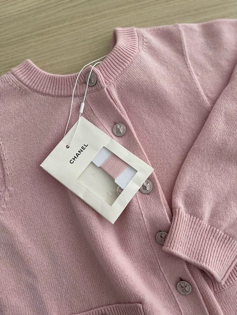 Chanel Chanel 25s cherry pink cashmere cardigan Size XXS / US 00 / IT 34 - 4 Thumbnail