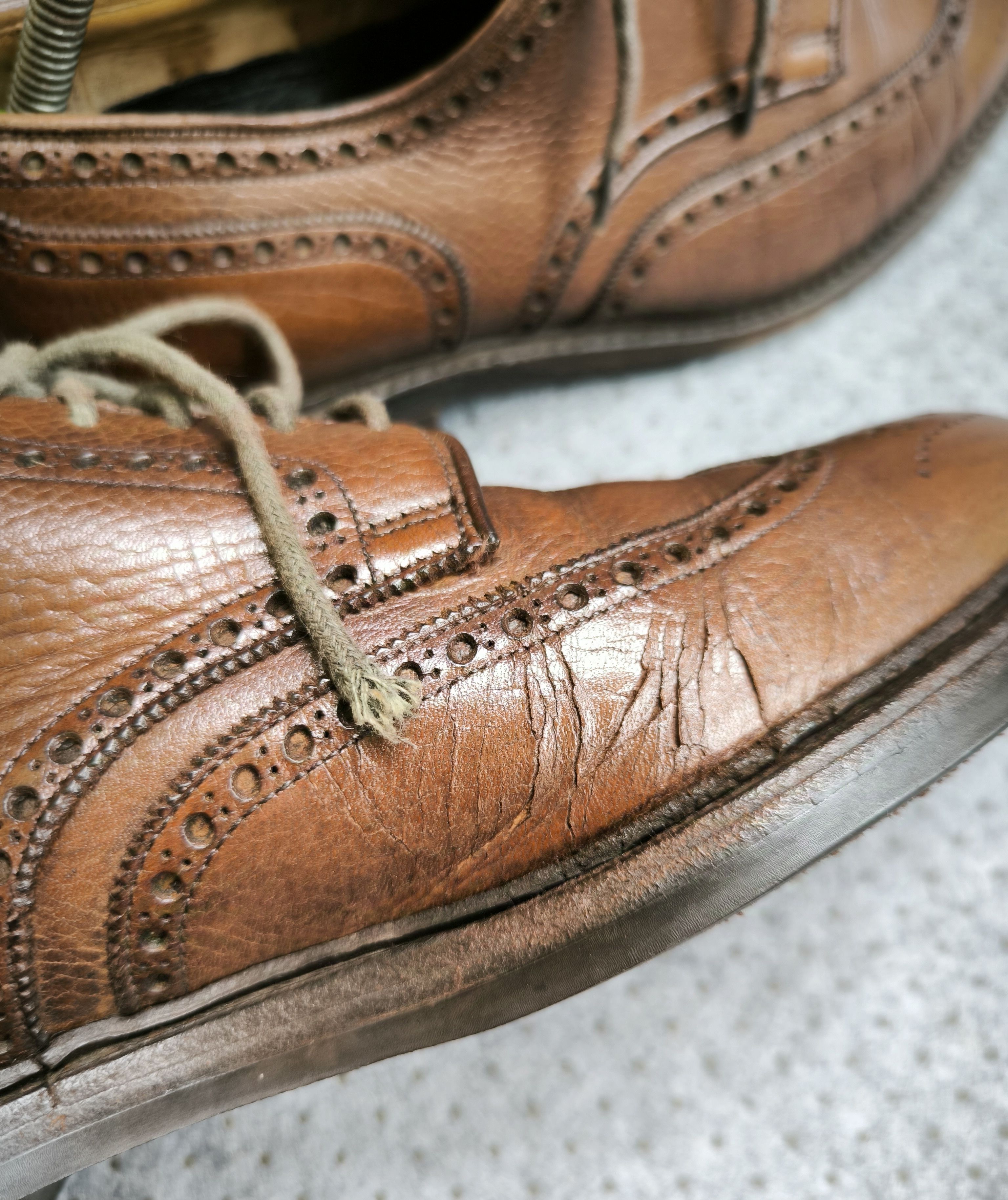 Crockett & Jones CROCKETT & JONES Pembroke Tan Scotch Grain wingtip shoes Size US 9.5 / EU 42-43 - 7 Thumbnail