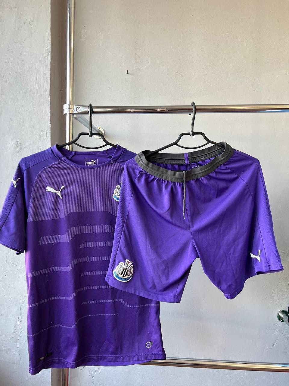 Puma 2018/19 NEWCASTLE UNITED #1 GK FOOTBALL SOCCER SET PUMA SZ M Size US M / EU 48-50 / 2 - 2 Thumbnail