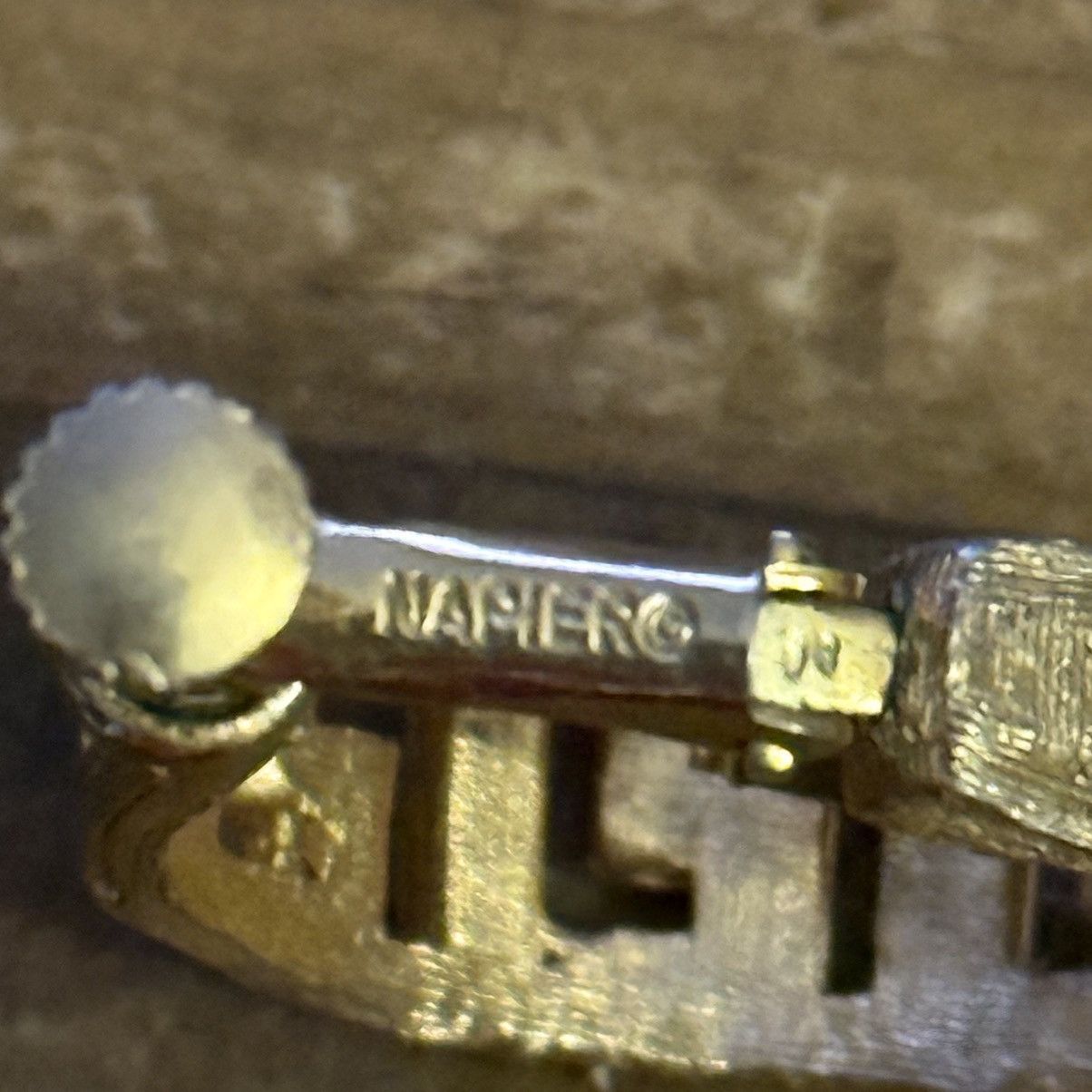 Vintage Vintage Napier gold tone Greek key screw back hoop earrings Size ONE SIZE - 5 Thumbnail