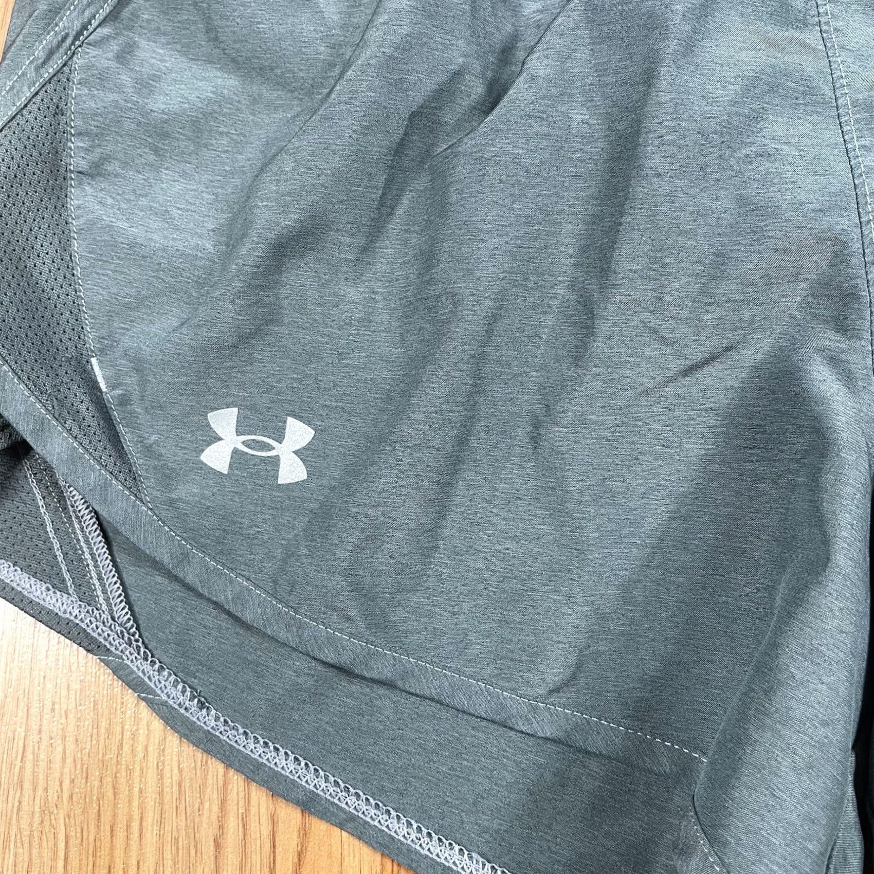 Under Armour Under Armour Shorts Womens SM Loose Heatgear Athletic Running Cross Training Gray Size 28" / US 6 / IT 42 - 2 Thumbnail