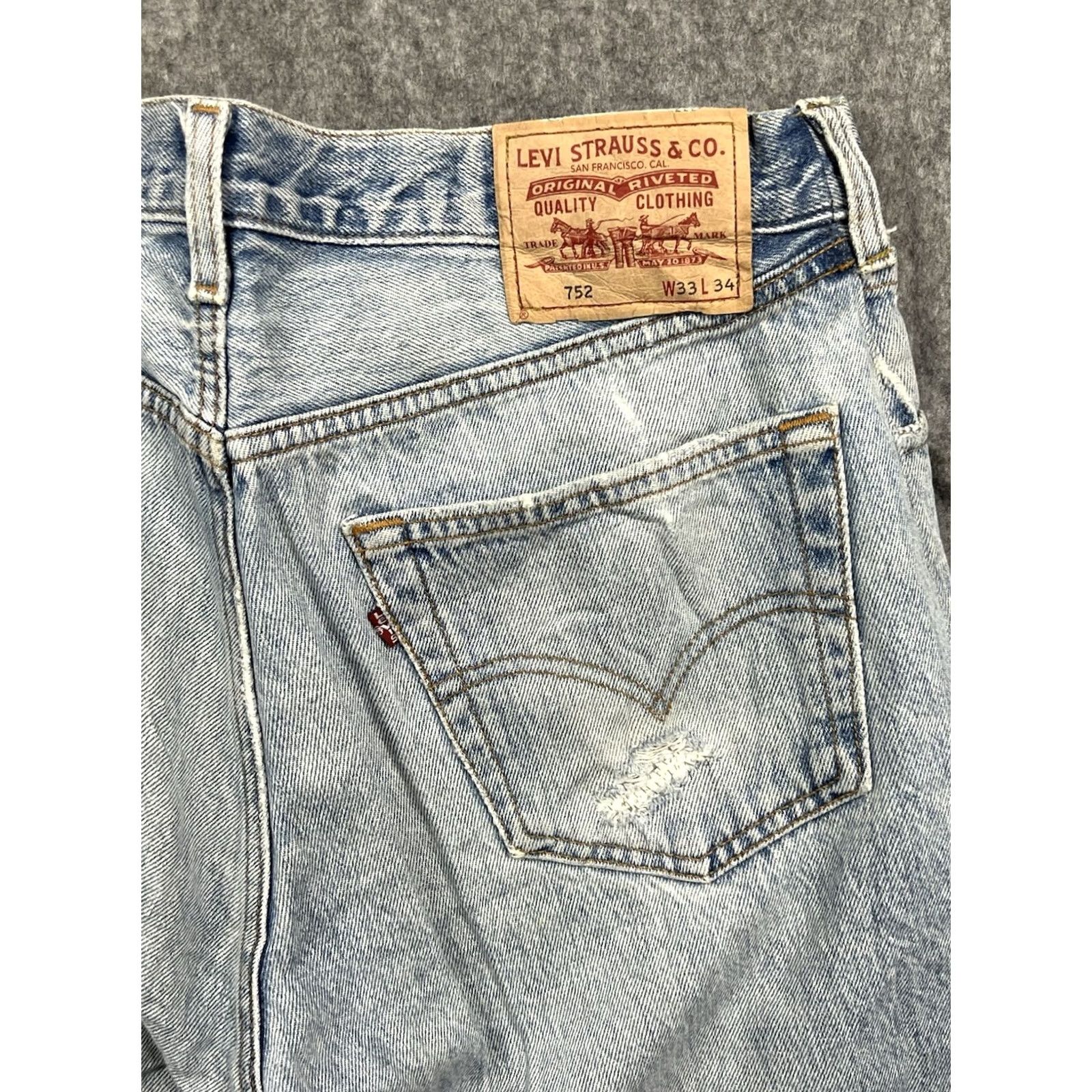 Levi's Levi's 752 Jeans Mens Regular Fit Straight Leg Light Wash 33x34 Jeans Regular Mens Levi's 752 City Classic Designer Outdoor Vintage No Size US 33 - 7 Thumbnail