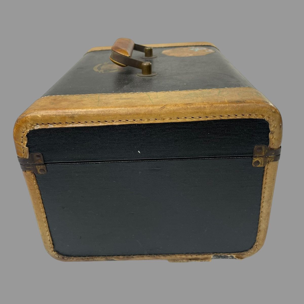 Vintage Vintage 1930s St. Louis jewelry leather luggage Size ONE SIZE - 7 Thumbnail