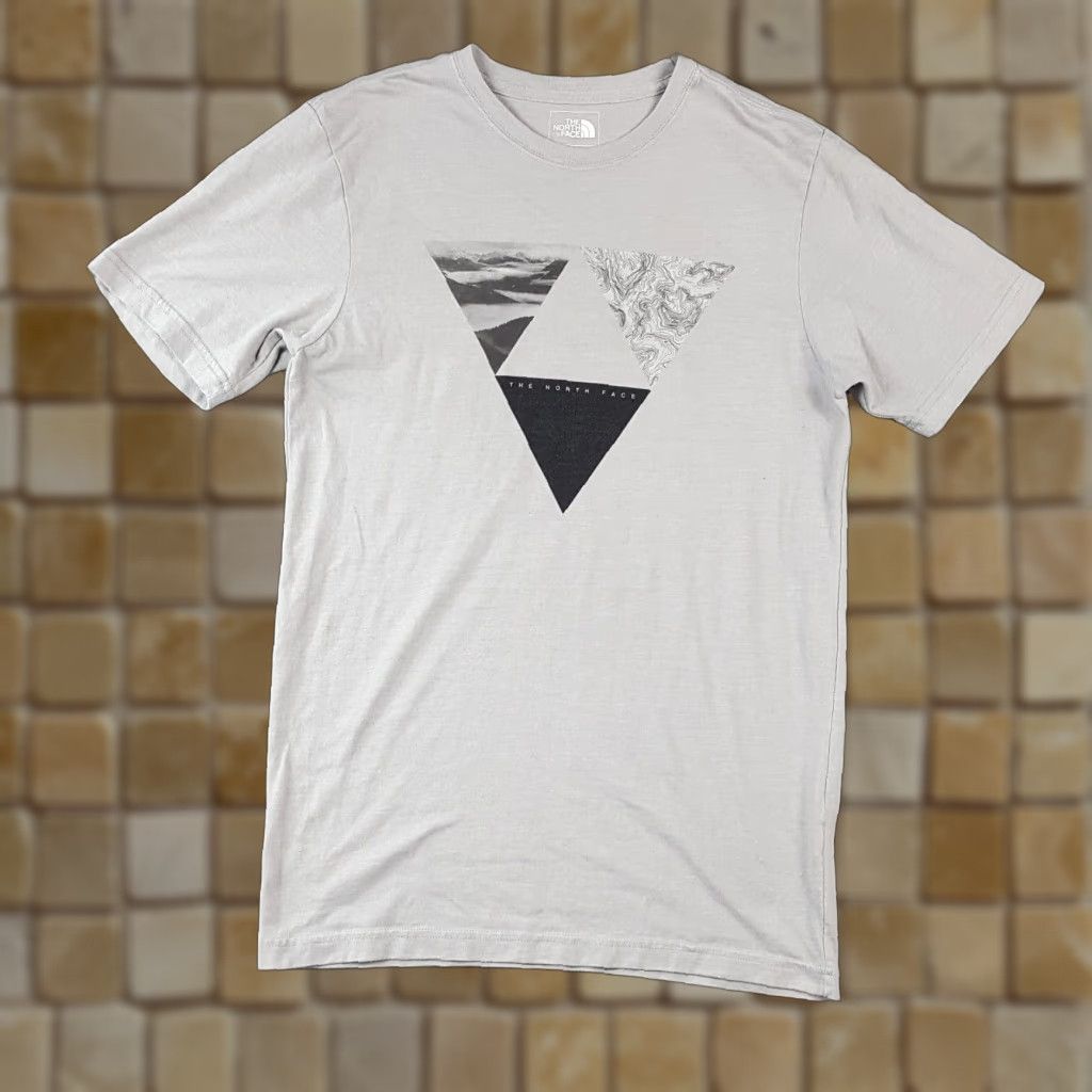 The North Face VINTAGE The North Face Gray Mountain Logo T-Shirt Men's Small Slim Outdoor Hiking 00s Size US S / EU 44-46 / 1 - 1 Thumbnail