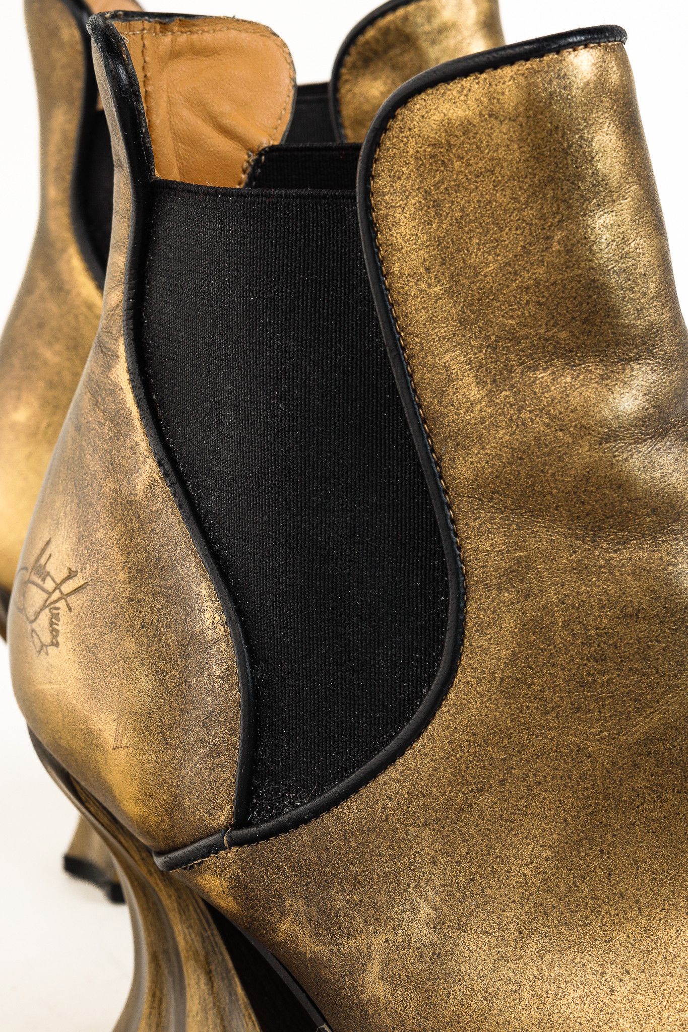 John Fluevog John Fluevog Ara Gold Vintage-Inspired Chelsea Boots Size US 7 / IT 37 - 7 Thumbnail
