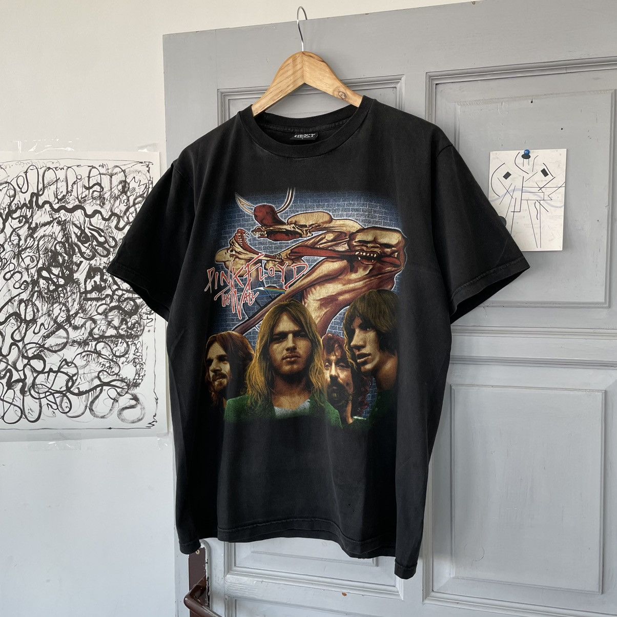 Pink Floyd × Vintage Vintage 90’s Pink Floyd The Wall Avantgarde T-shirt Size US XL / EU 56 / 4 - 2 Thumbnail