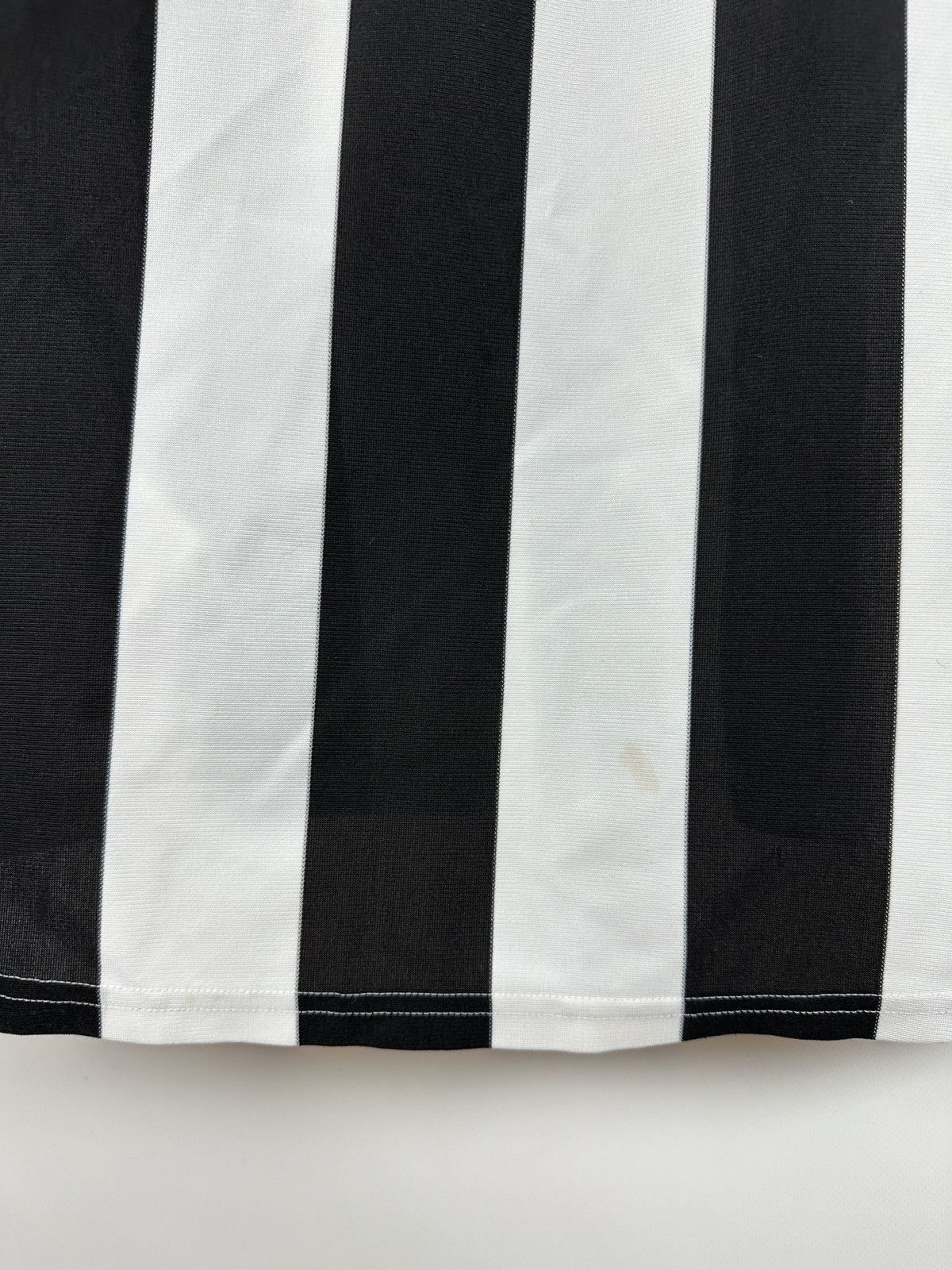 Adidas 2005/07 Adidas Newcastle United Vintage Soccer Jersey Size US L / EU 52-54 / 3 - 23 Thumbnail
