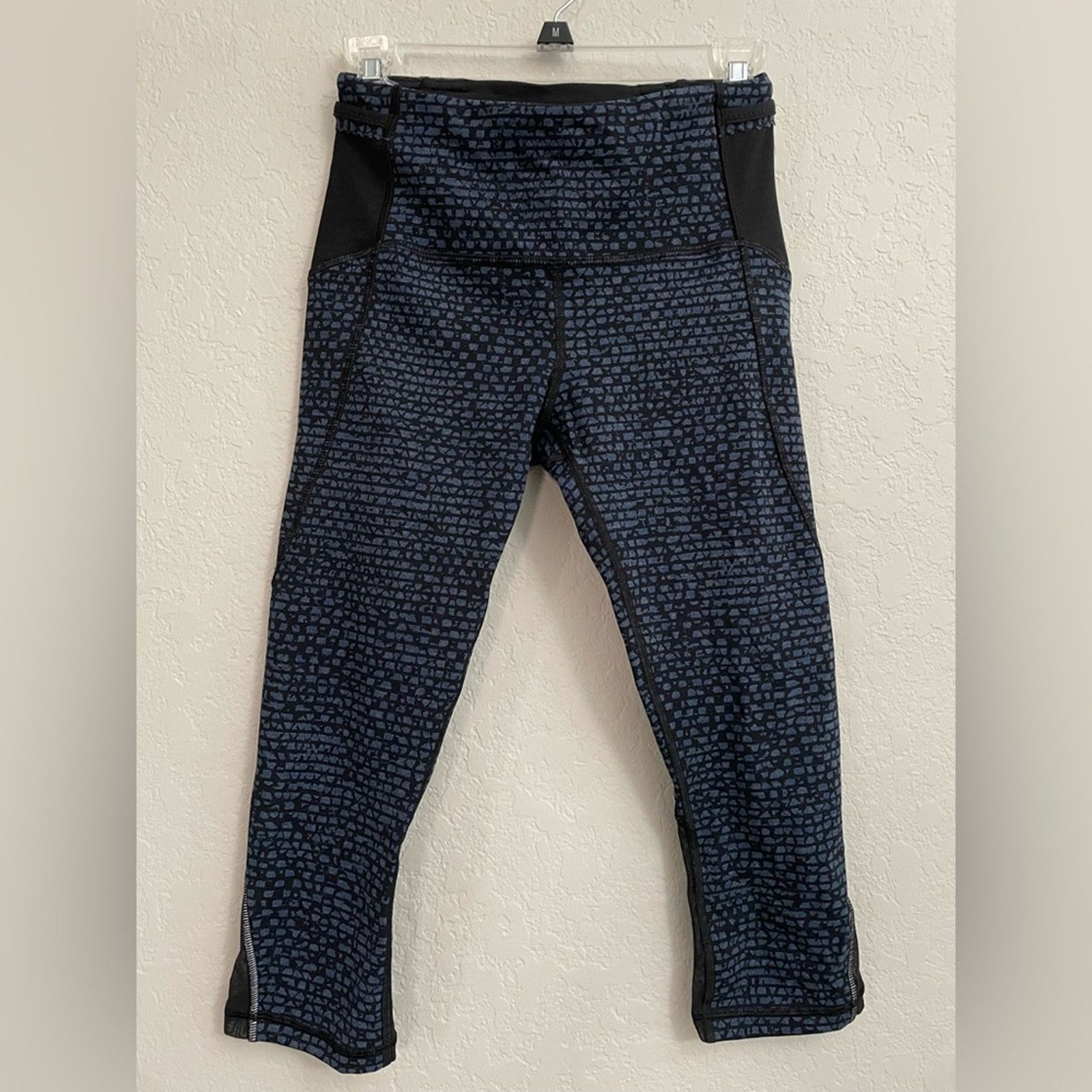 Lululemon Lululemon Shatter Weave Desert Teal 19” tights in Size 4 Size 26" / US 2 / IT 38 - 1 Thumbnail