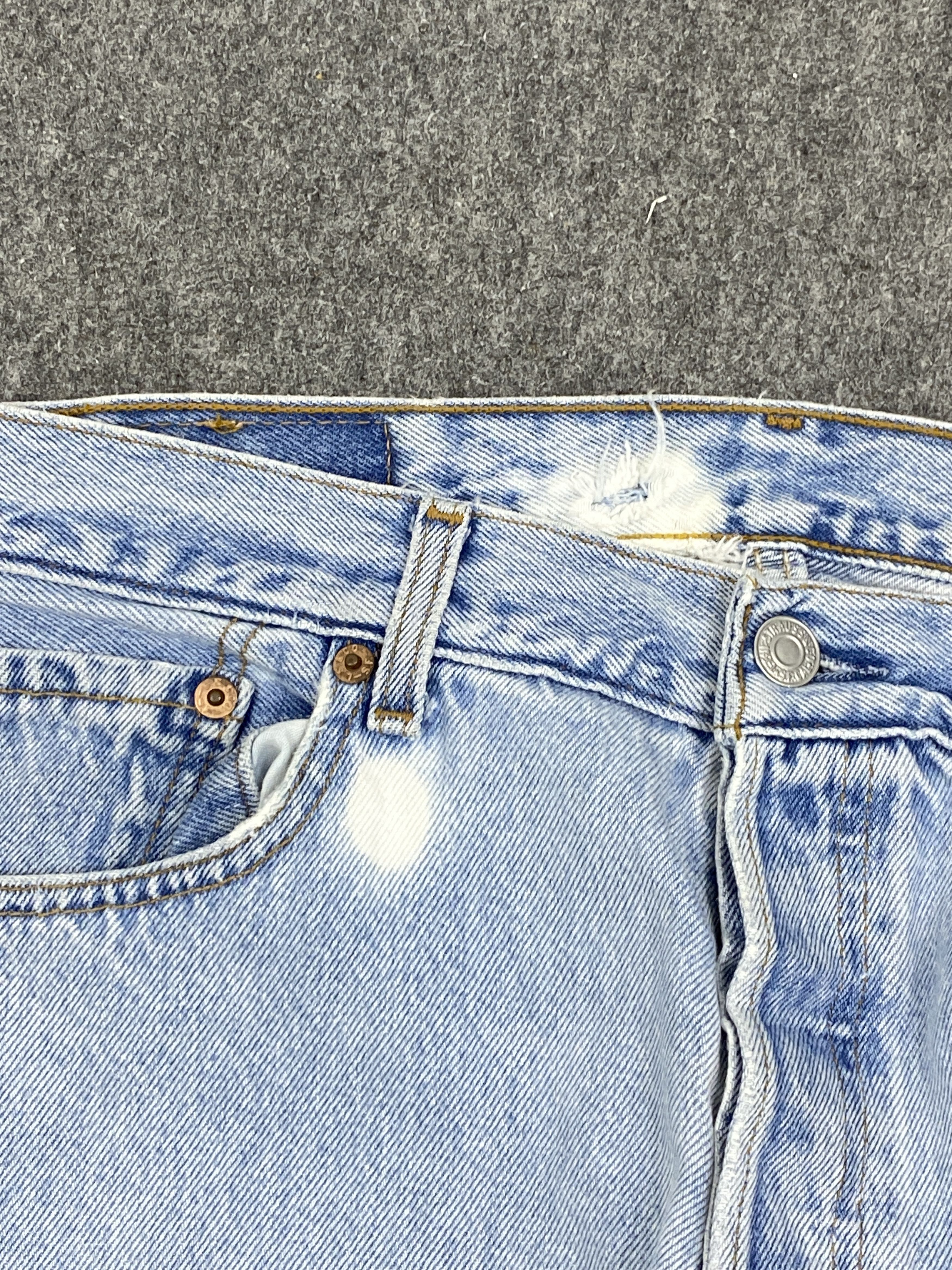 Levi's 90s Vintage Levis 501 Light WashnJeans DP2839 Size US 32 / EU 48 - 8 Thumbnail