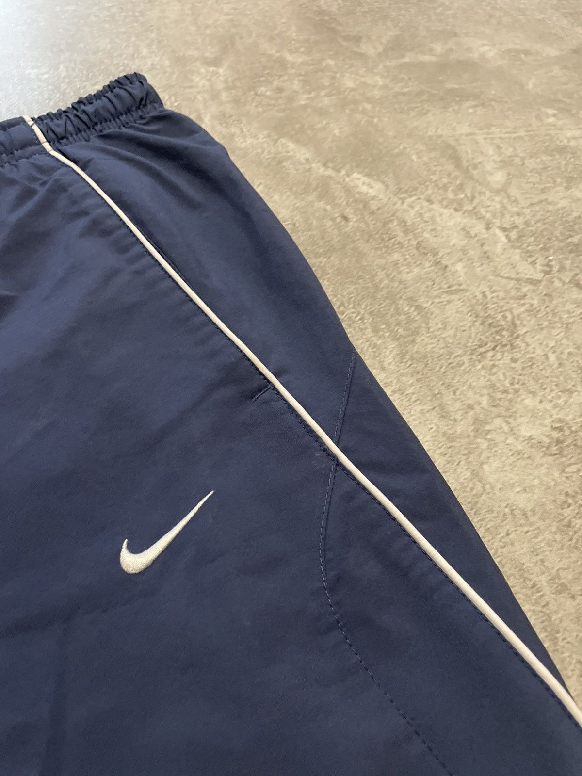Nike Vintage Nike Nylon Shorts Swoosh Logo Y2K Size M Size US 32 / EU 48 - 5 Thumbnail