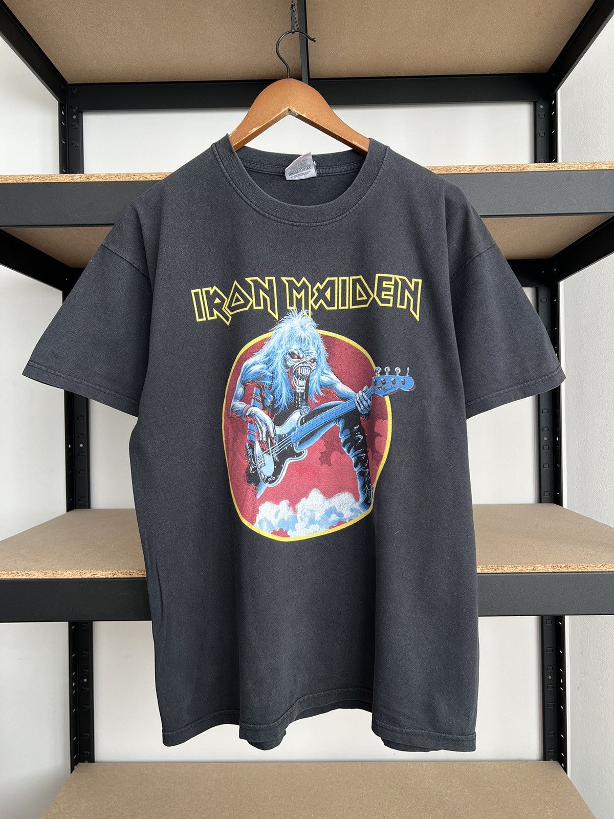 Band Tees Vintage 2000s Iron Maiden Black T-shirt Size US L / EU 52-54 / 3 - 1 Thumbnail
