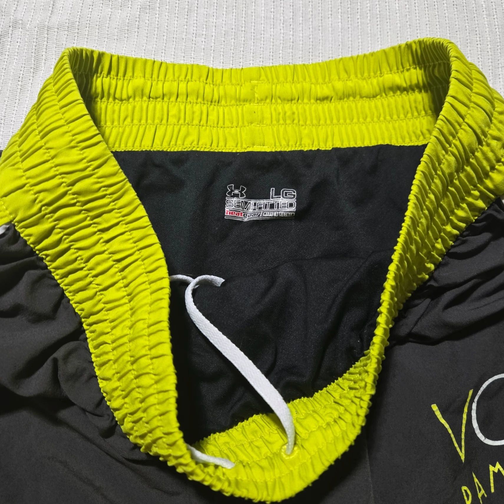 Under Armour Under Armour VCU Rams Semi Fitted Athletic Shorts Black Neon L Women Adults Large Size 36" / US 14 / IT 50 - 3 Thumbnail