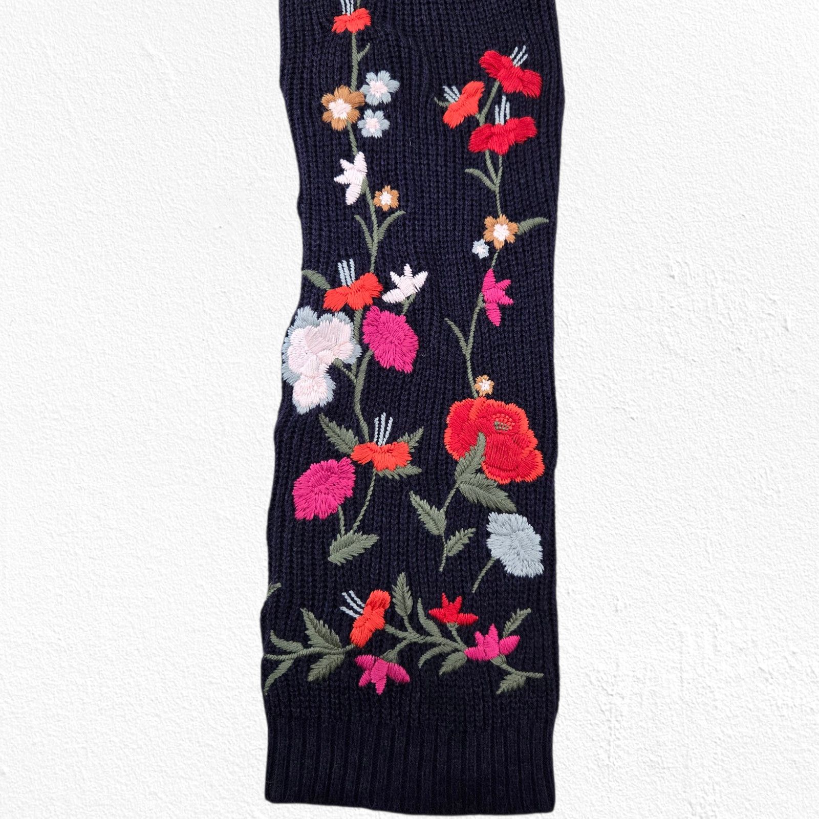 American Eagle Outfitters American Eagle Navy Floral Embroidered Sweater Size Small Size S / US 4 / IT 40 - 8 Thumbnail