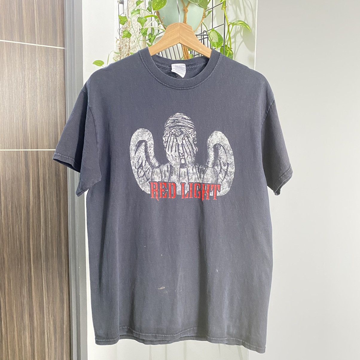 Gildan Thrashed Faded Vintage 2012 Red Light Angel ERD GRUNGE TEE Size US M / EU 48-50 / 2 - 1 Thumbnail