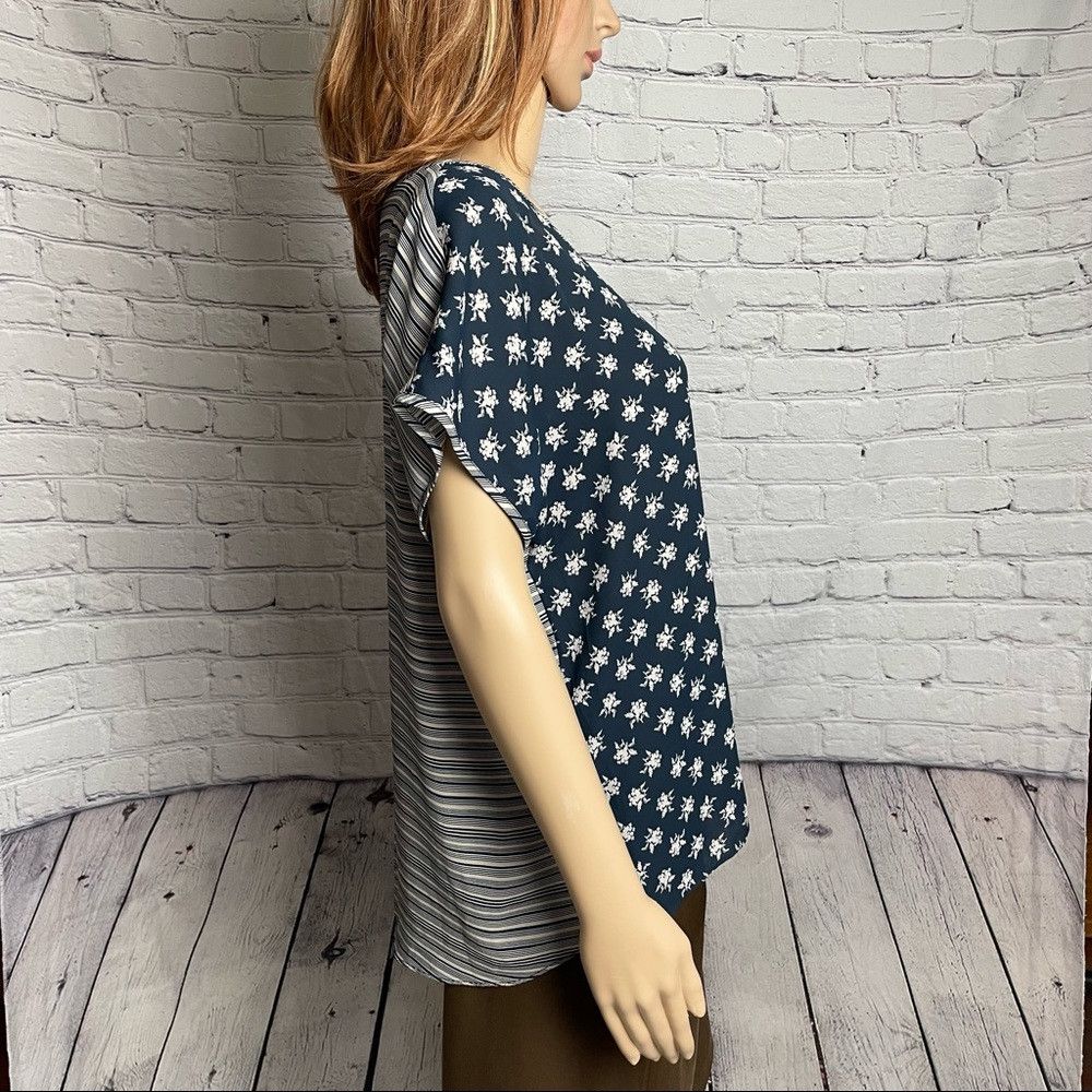 Alfani Alfani Top Blue Beige Front Floral Back Striped Hi-Low Top Size M / US 6-8 / IT 42-44 - 5 Thumbnail